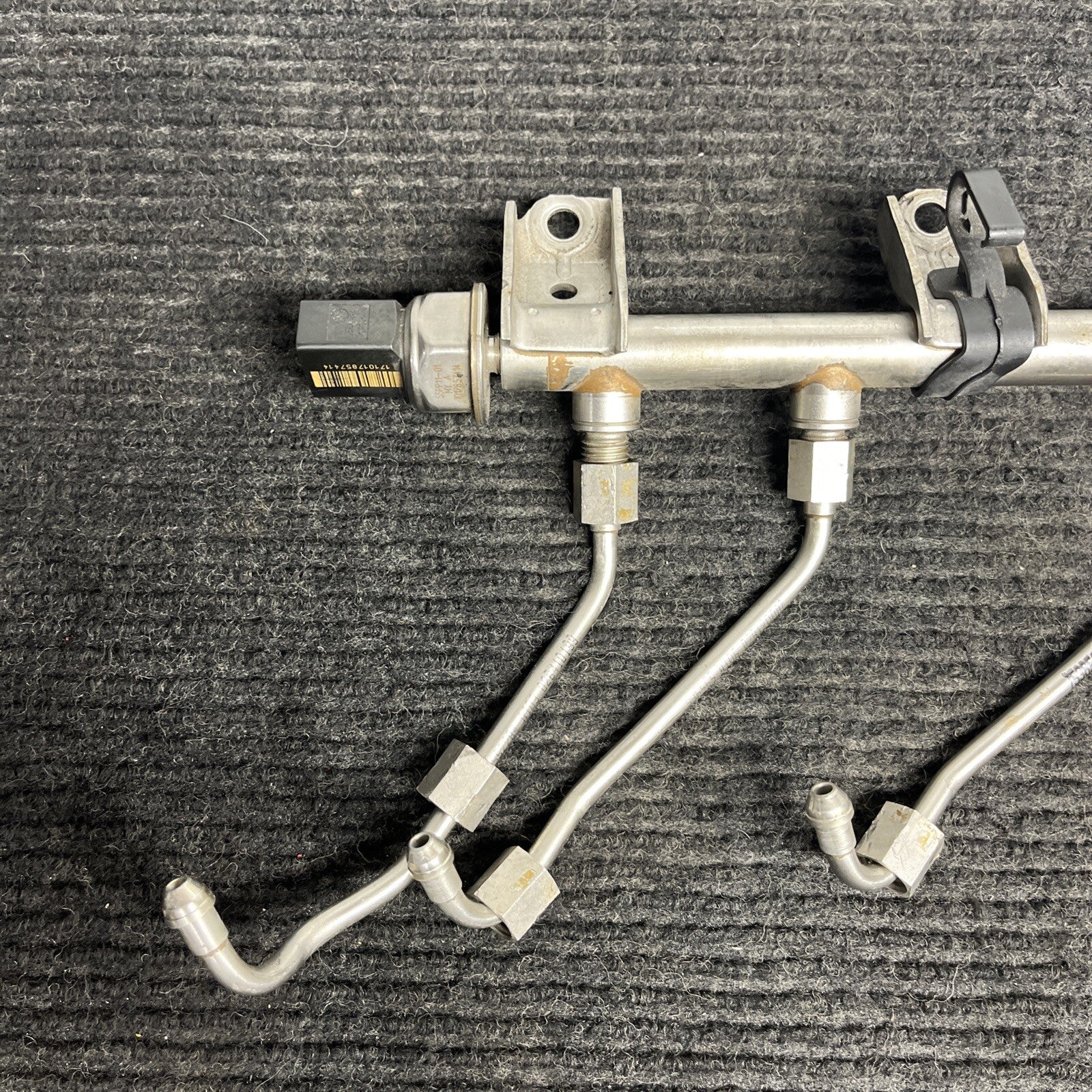 ☑️ BMW E88 E92 E60 135 335 535 N54 Engine High Pressure Fuel Rail Line Unit OEM