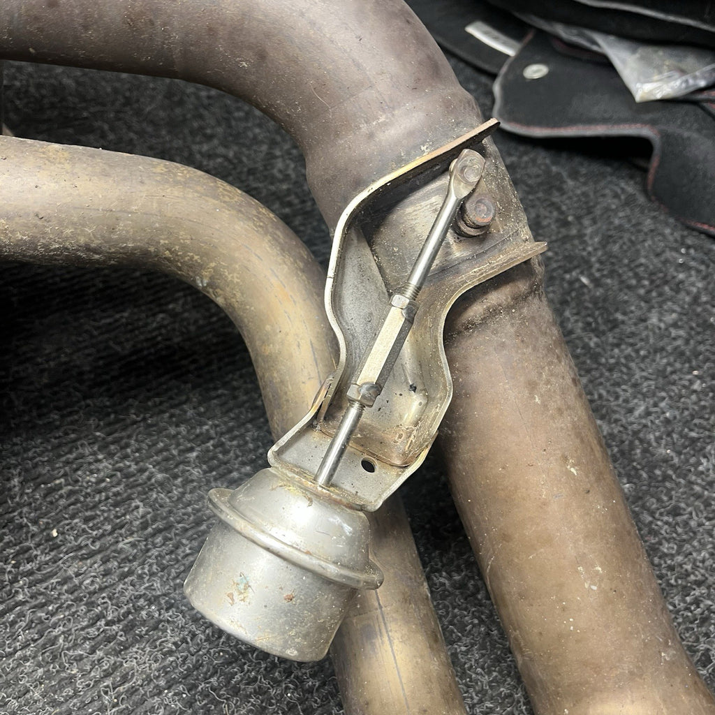 ☑️ 2011-2015 Audi R8 4.2L V8 Rear Exhaust Muffler System OEM