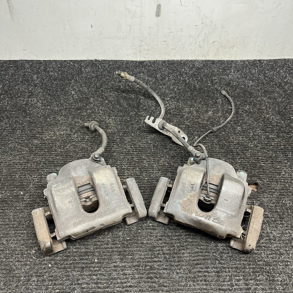 ☑️ 03-05 BMW E85 Z4 RWD SET OF 2 FRONT LEFT & RIGHT BRAKE CALIPER OEM *NOTE*