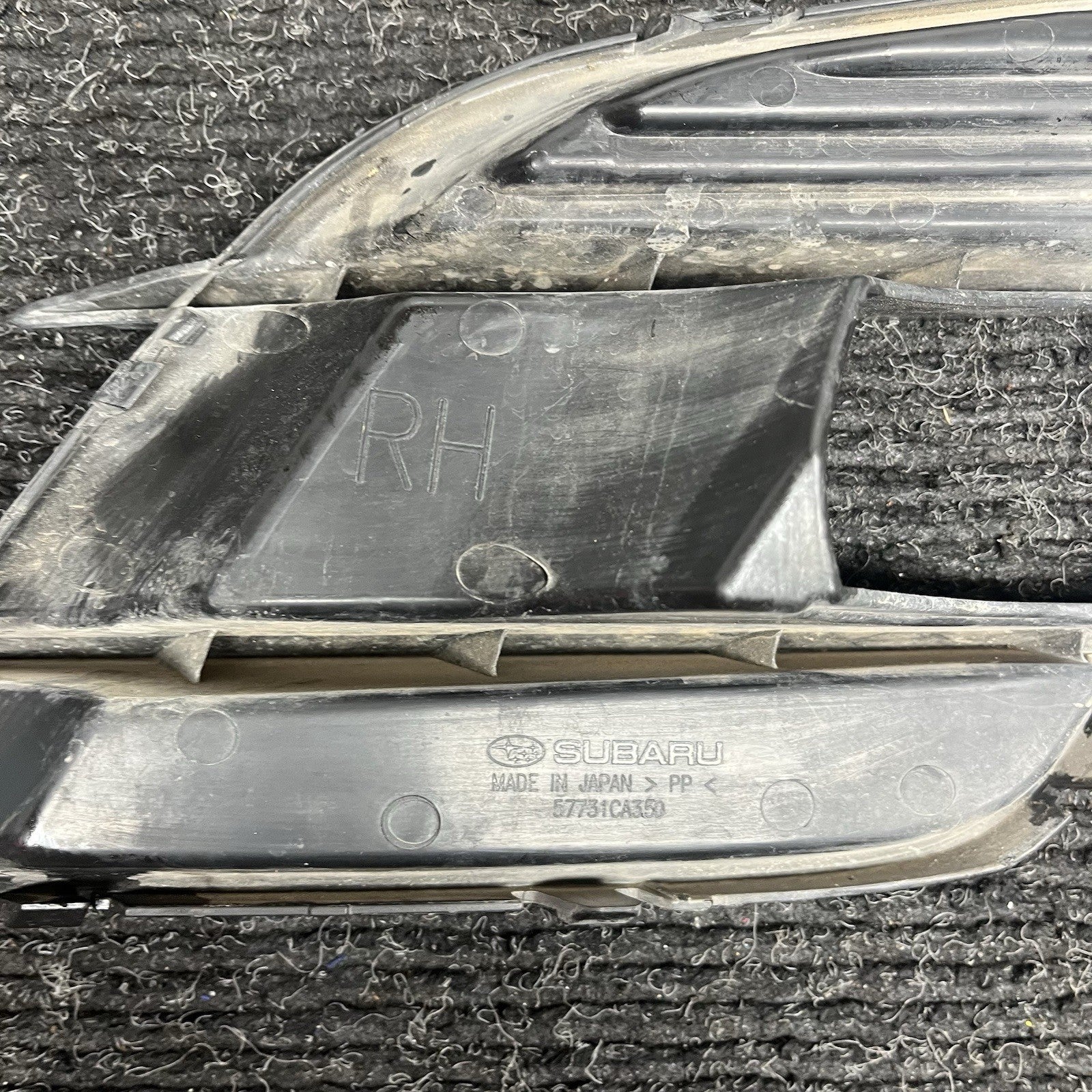 ☑️ 17-20 SUBARU BRZ PASSENGER RIGHT FOG LIGHT FOG LAMP TRIM PLASTIC INSERT OEM