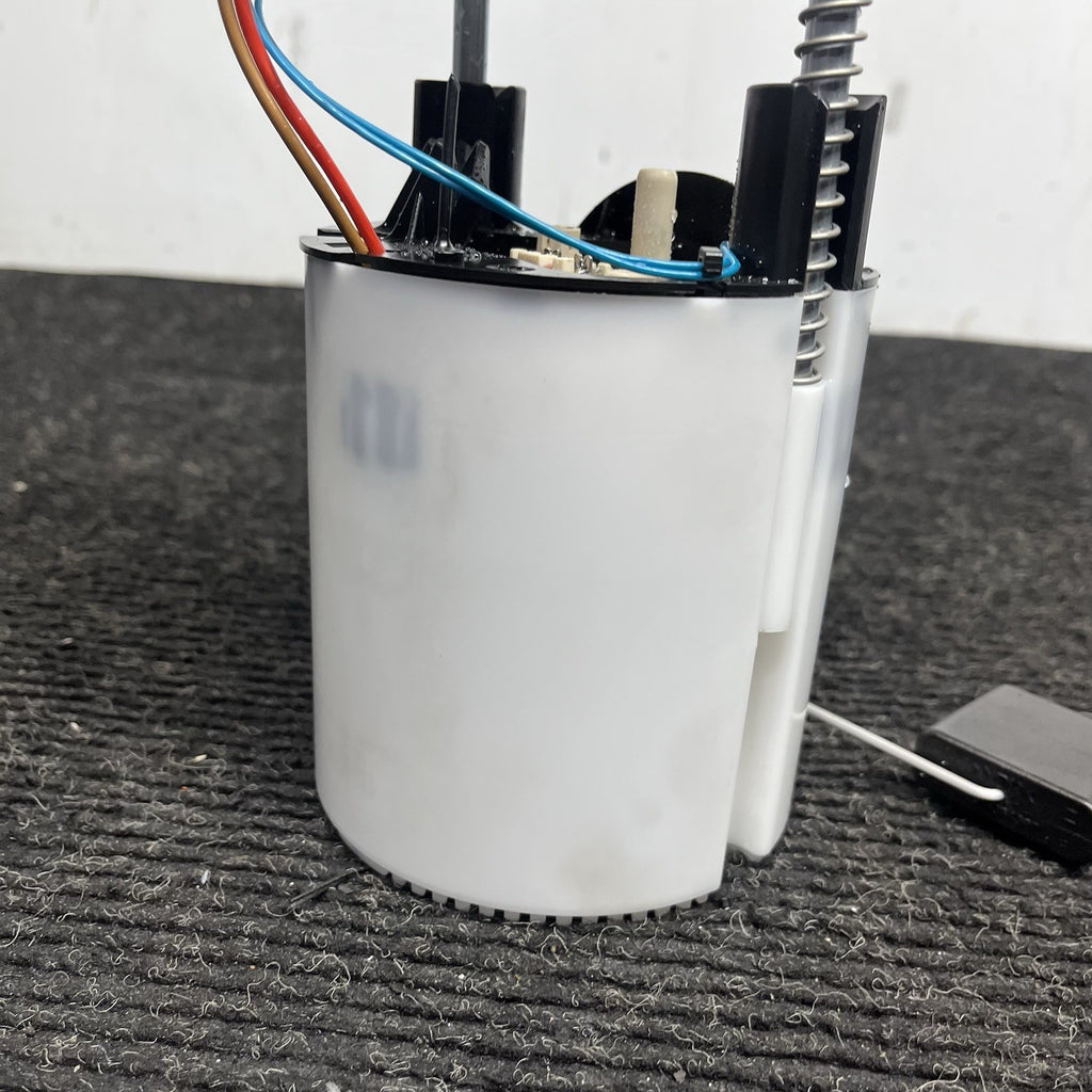 ☑️ 06-13 BMW E82 E88 E90 E91 E92 E93 135I 335I Fuel Pump OEM