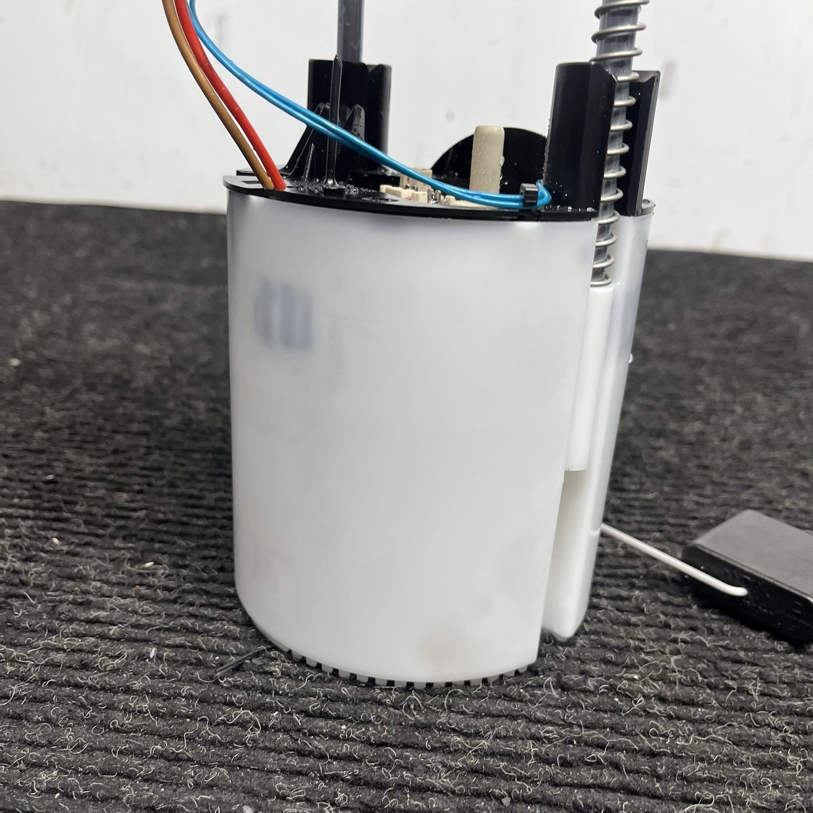 ☑️ 06-13 BMW E82 E88 E90 E91 E92 E93 135I 335I Fuel Pump OEM
