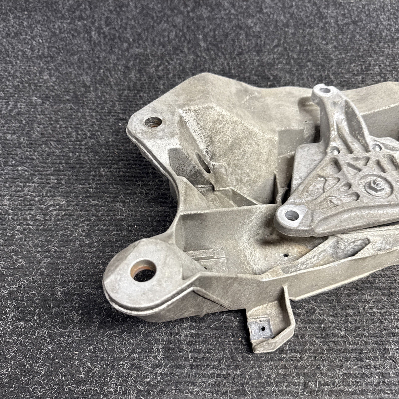 ☑️ 09-16 Audi A4 S4 S5 Q5 OEM Transmission Mount Crossmember Bracket 4H0399263