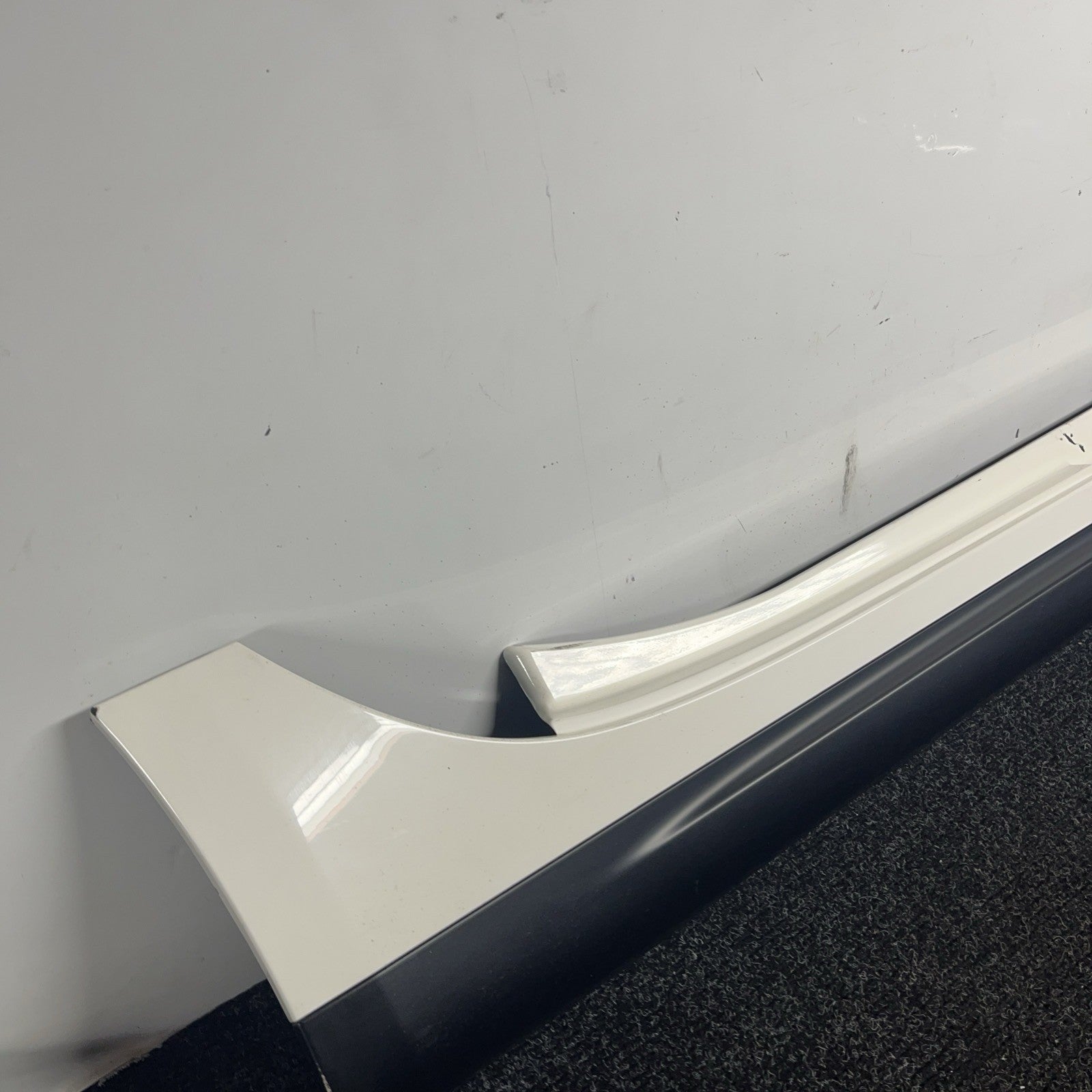 ☑️ 2014 - 2024 MASERATI GHIBLI RIGHT SIDE ROCKER MOLDING COVER PANEL OEM WHITE