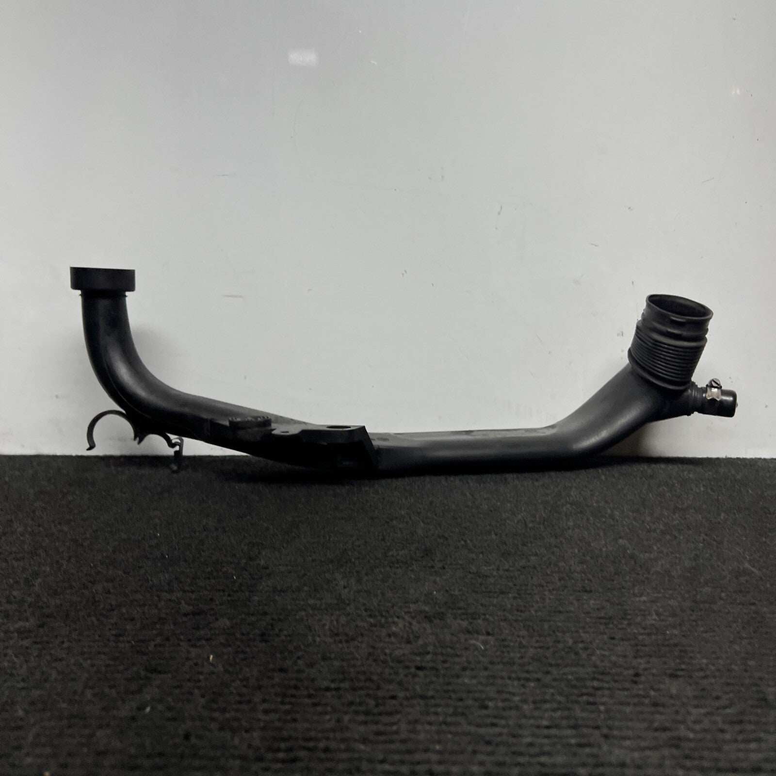 ☑️ BMW E60 E82 E90 E92 TURBO CHARGE AIR INDUCTION TUBE INTAKE PIPE OEM