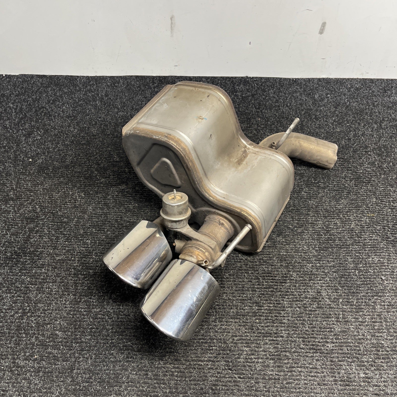☑️ 14-19 Ghibli 3.0L Motor Engine Passenger Side Right Exhaust Muffler OEM