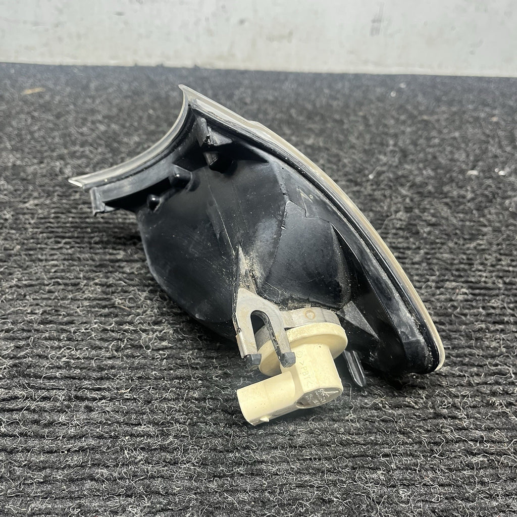 ☑️ 2002-05 BMW E46 330i 325i Sedan Passenger Indicator Turn Signal Lamp