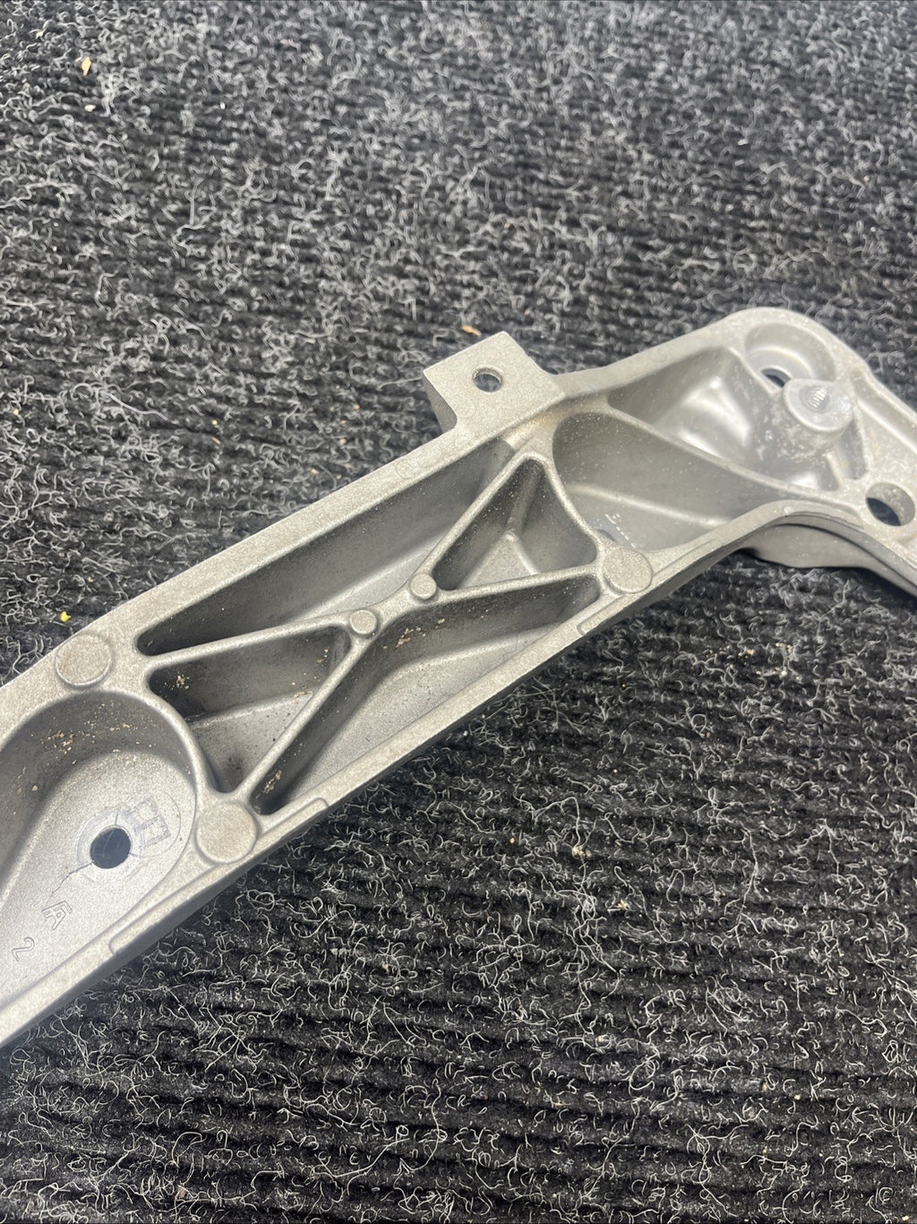 ☑️12-16 BMW F30 F32 RWD AUTOMATIC TRANSMISSION GEARBOX SUPPORT MOUNT BRACKET OEM