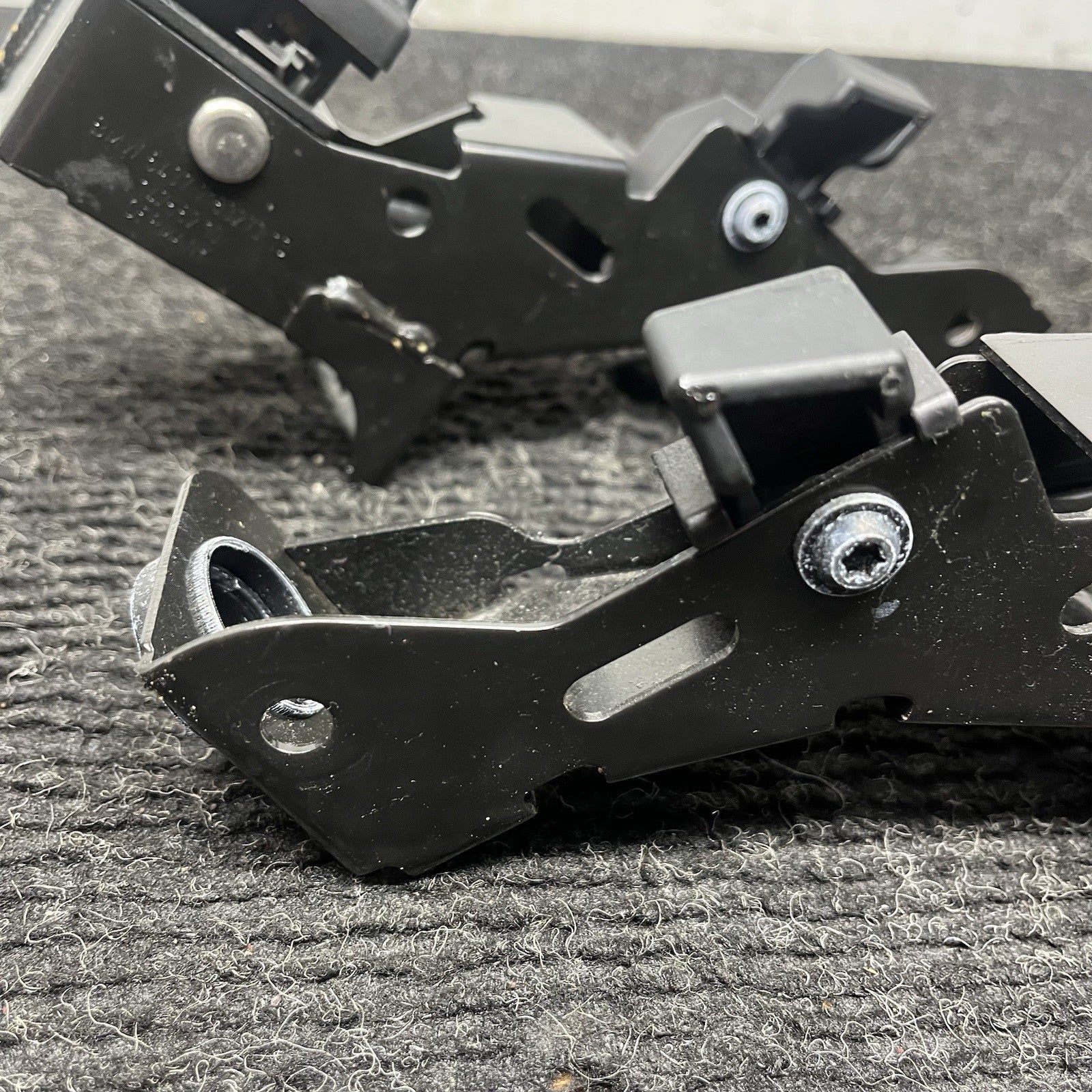 ☑️ 07-13 BMW E93 328i 335i M3 Right Side Convertible Hardtop Bracket Latch OEM
