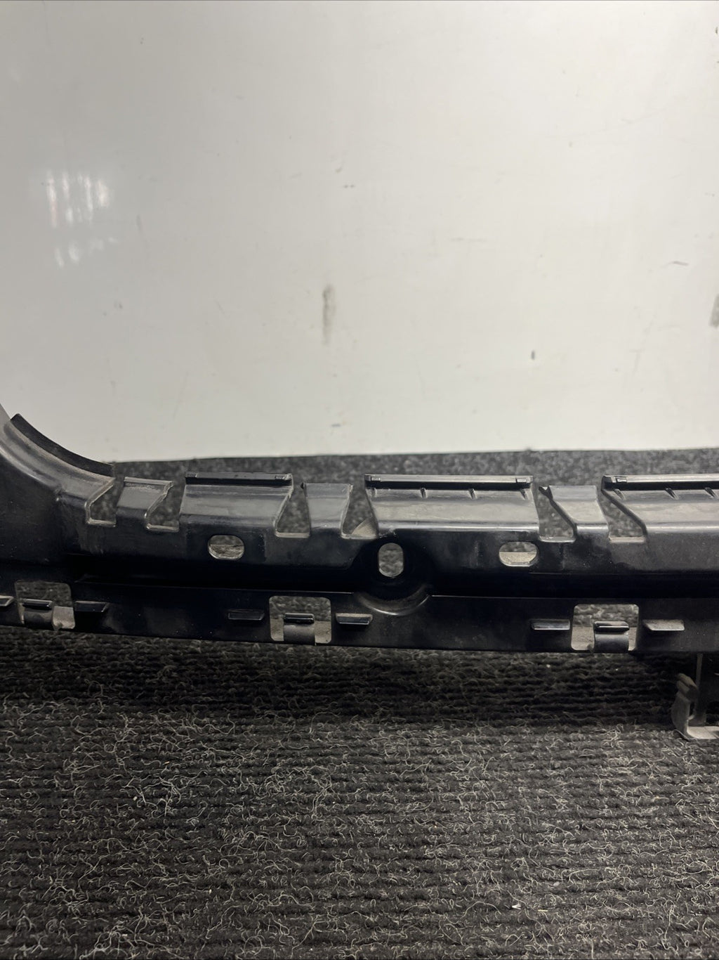 ☑️ OEM BMW E92 328 335 M3 COUPE Rear Center Bumper Mount Bracket Guide Support