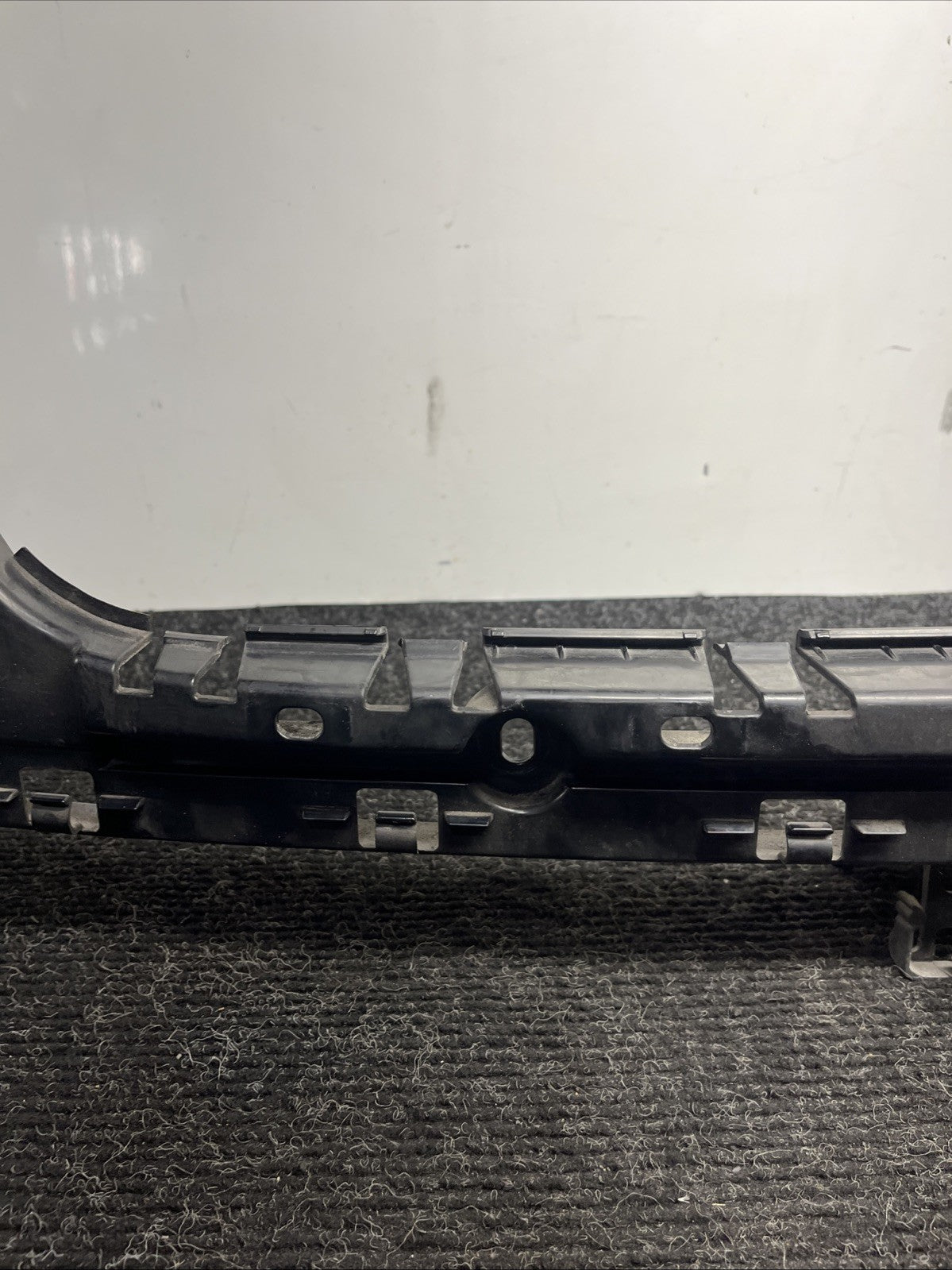 ☑️ OEM BMW E92 328 335 M3 COUPE Rear Center Bumper Mount Bracket Guide Support