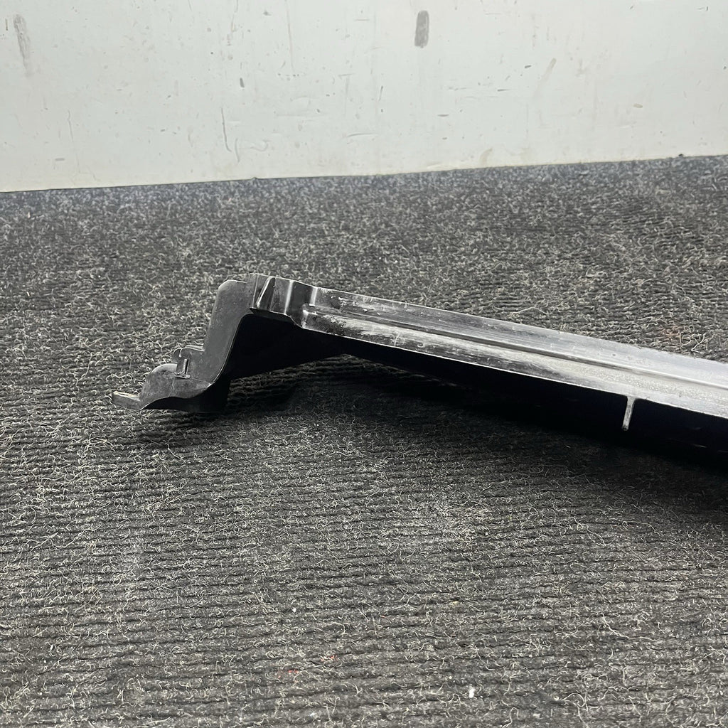 ☑️ 11-13 BMW E70 X5 Radiator Support Bottom Intercooler Bracket Unit 7795909 OEM