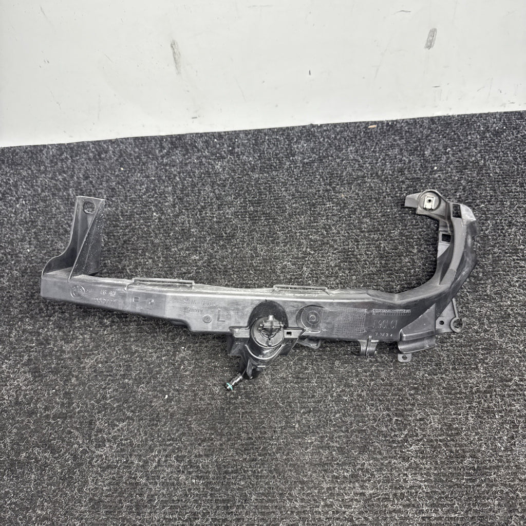 ☑️ 09-11 BMW E90 E91 LCI Front Left Driver Headlight Arm Bracket Mount Plastic
