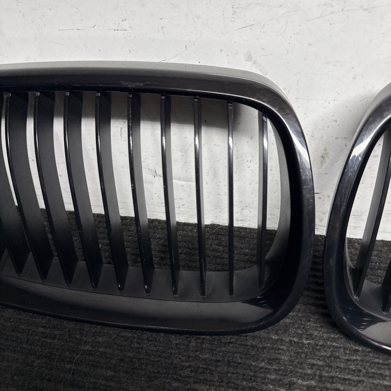 ☑️ 07-10 BMW E92 E93 328I 335I SET FRONT BUMPER LEFT & RIGHT KIDNEY GRILLE OEM