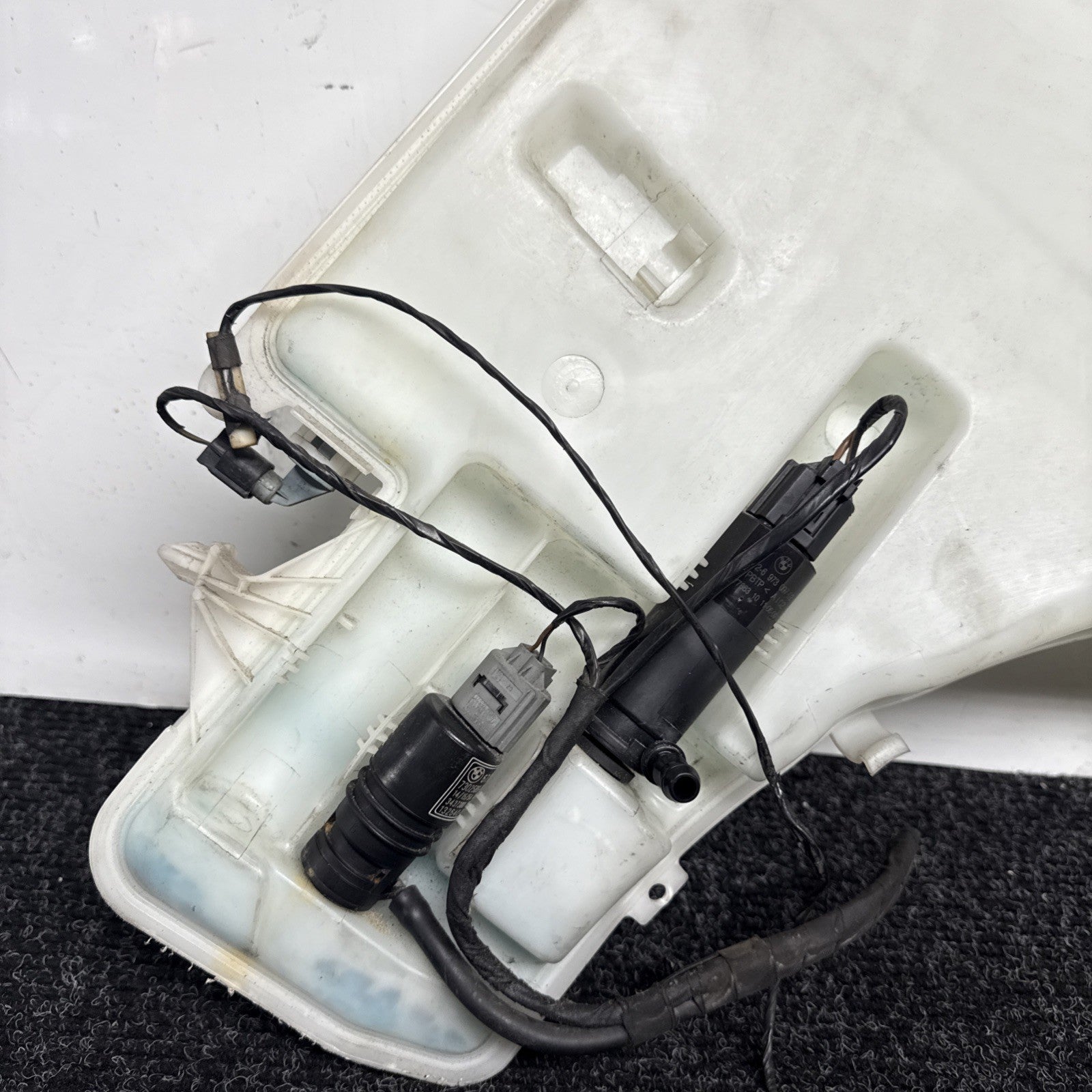 ☑️ 08-13 BMW 128i 135i E82 E88 Windshield Washer Reservoir Tank Coupe Sedan OEM
