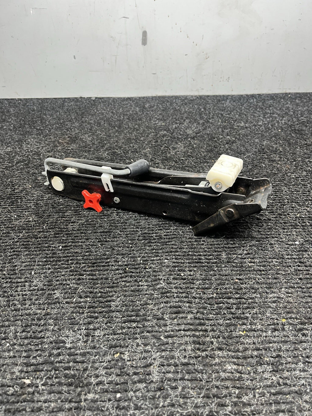 ☑️ 01-06 BMW E46 3-SERIES EMERGENCY SPARE TIRE LIFT JACK TOOL 1096202 OEM