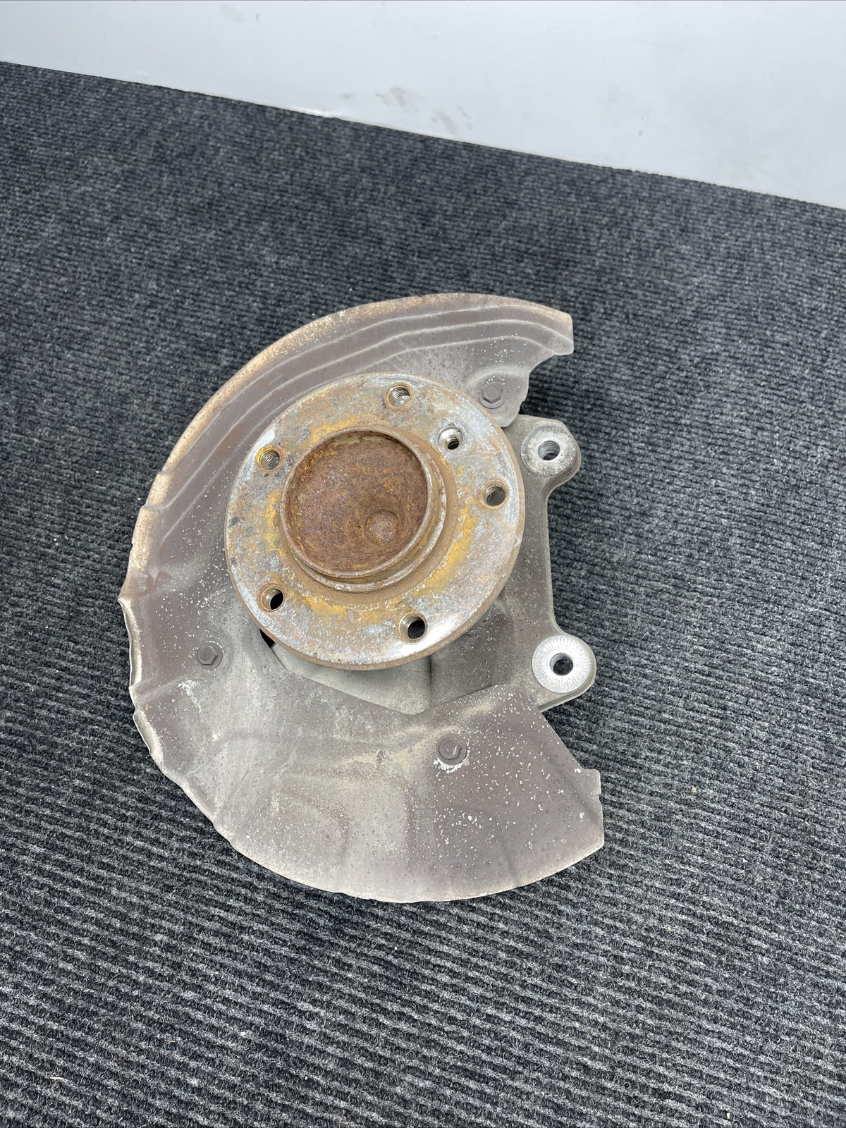 08-13 BMW 128i 135i E82 E88 Front Left Knuckle Spindle Hub Bearing