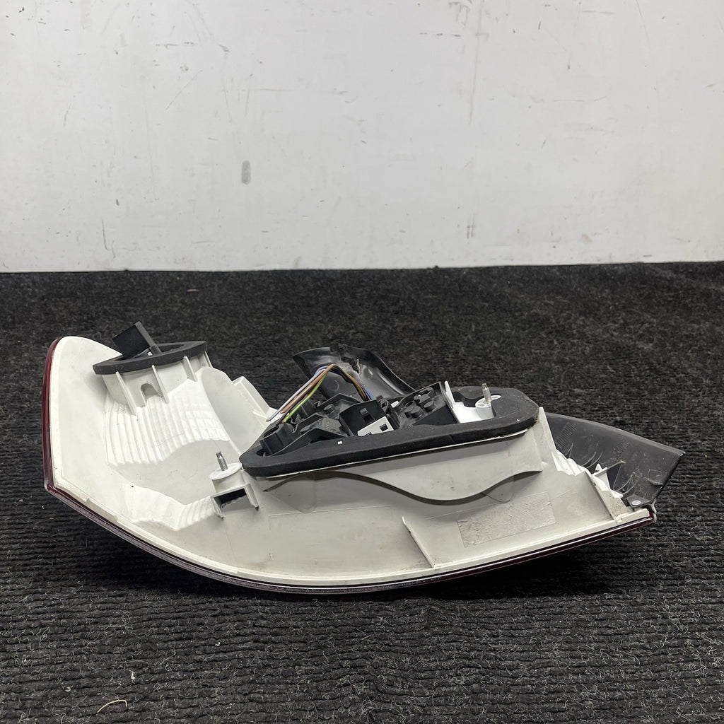 ☑️ 2011-2013 BMW 1-Series E82 E88 135i LCI Right Passenger LED Tail Light OEM