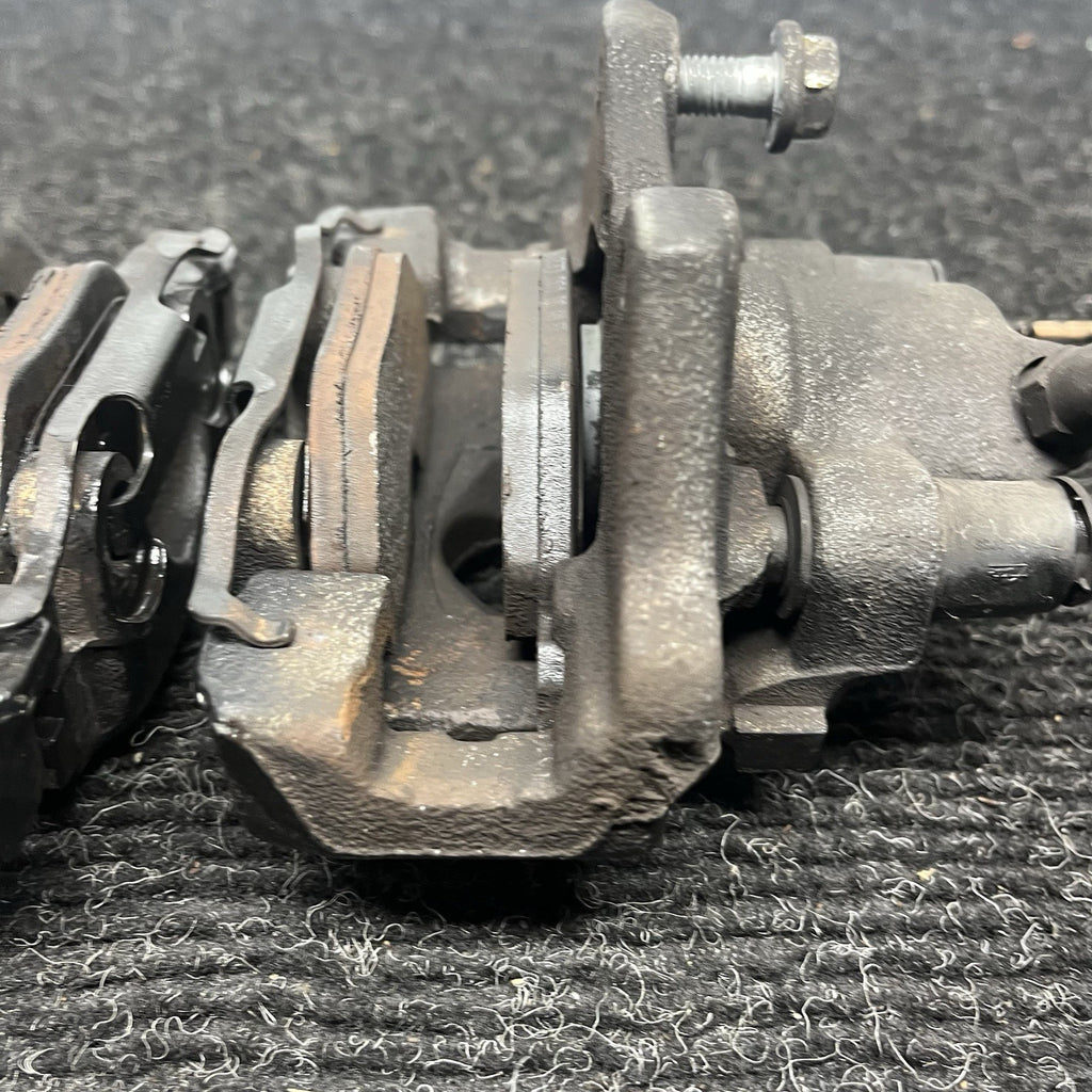 ☑️ 03-08 BMW E86 E85 Z4 3.0L RWD SET OF 2 REAR LEFT & RIGHT BRAKE CALIPER OEM