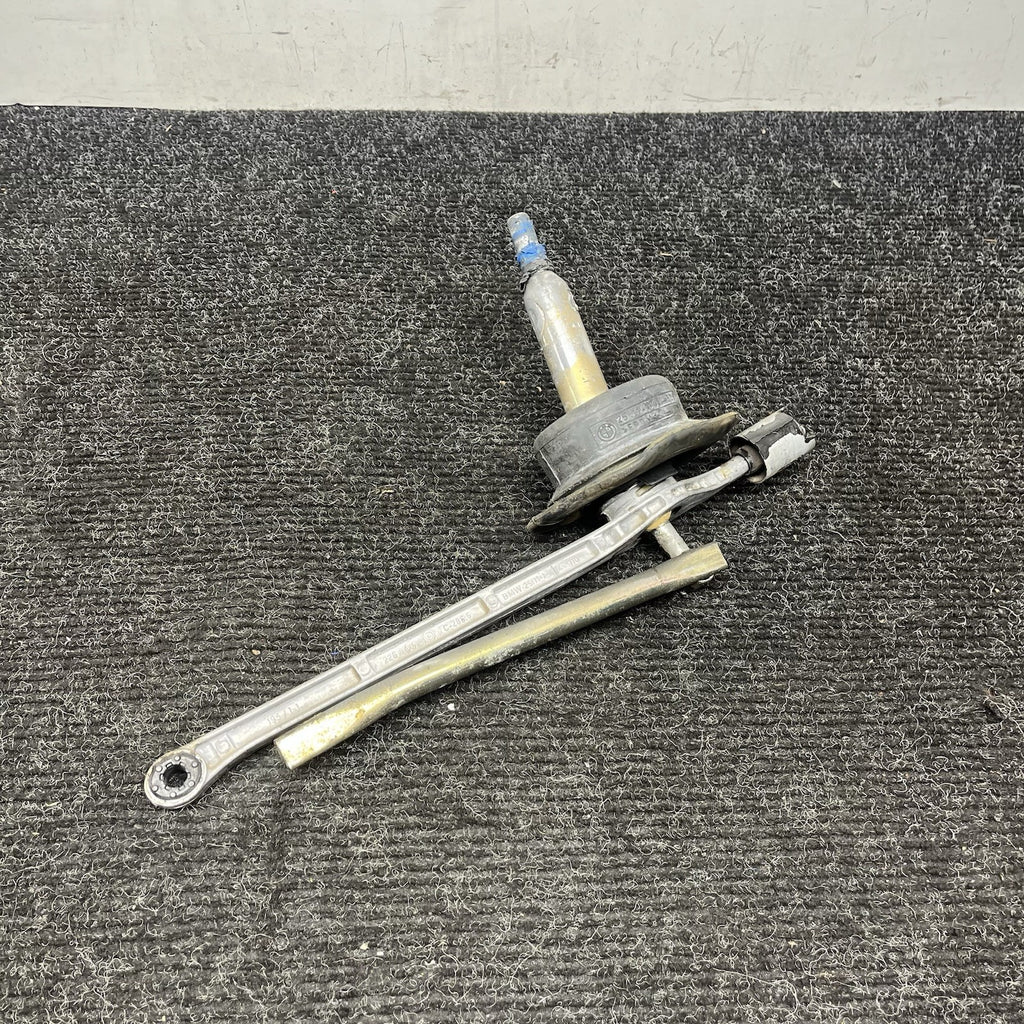 ☑️ 01-06 BMW E46 330 OEM 5 Speed Shifter Linkage ZF