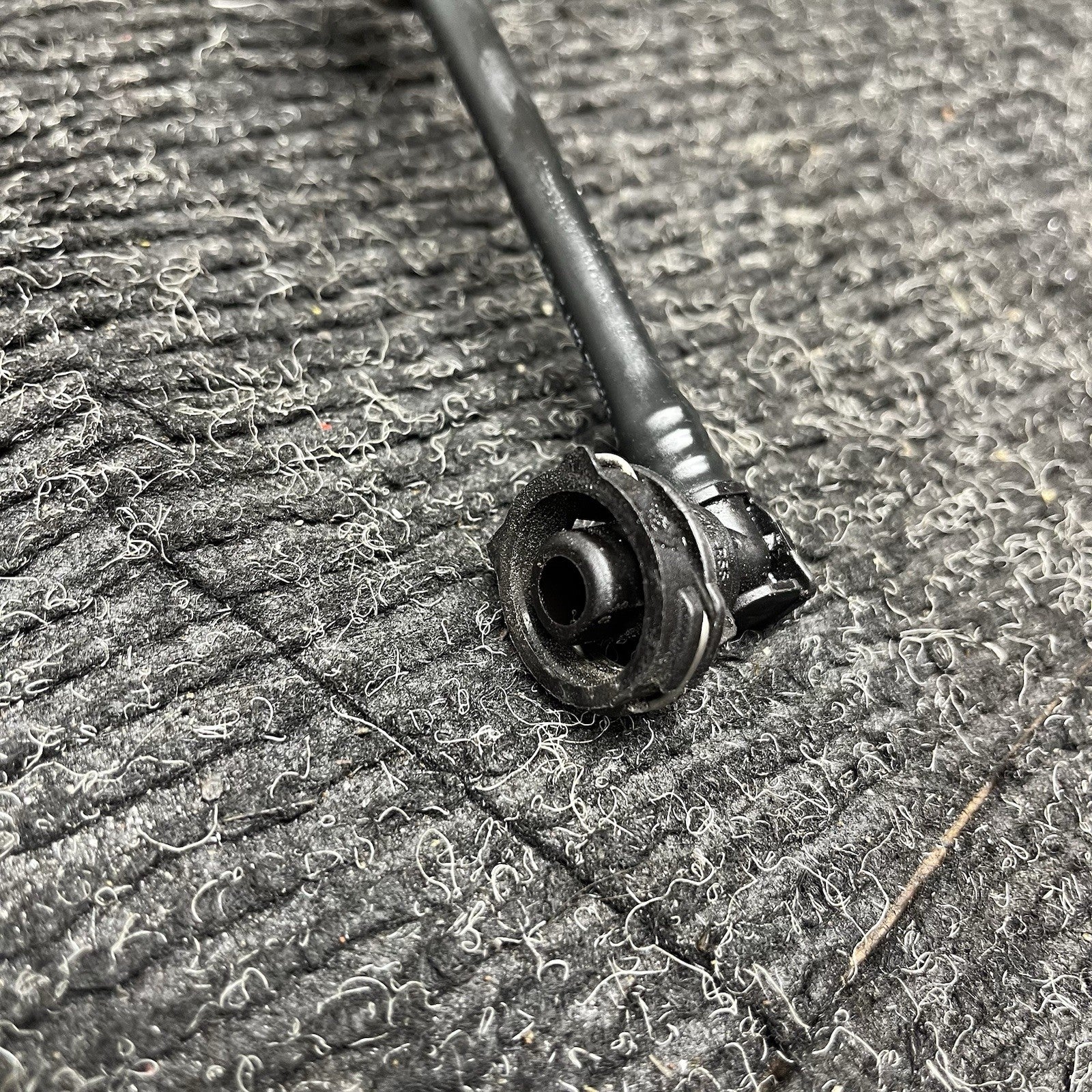 ☑️ BMW 3-Series E90 E92 E93 OEM BMW M3 S65 Engine Coolant Vent Hose 7838219