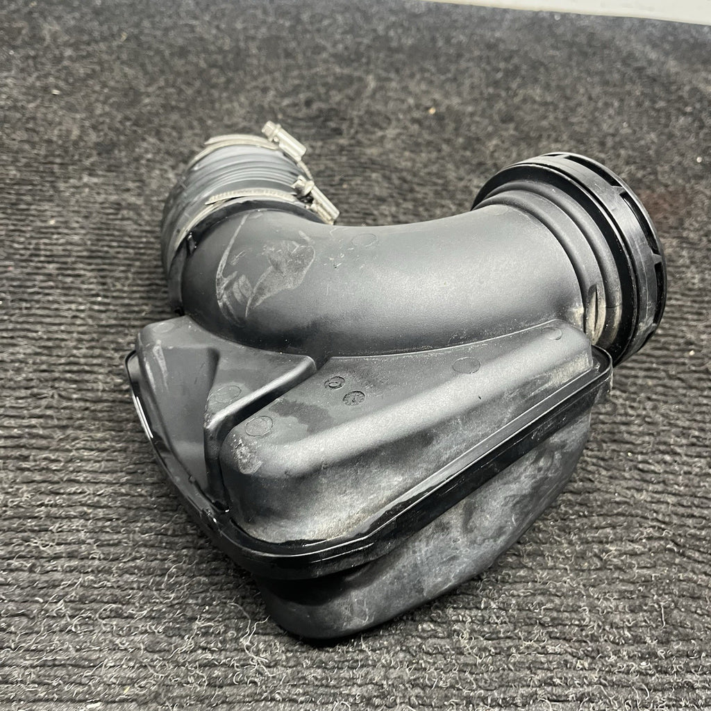 ☑️2016-2018 BMW F30 330I B48 2.0L FRONT ENGINE AIR INTAKE RESONATOR OEM 70604496
