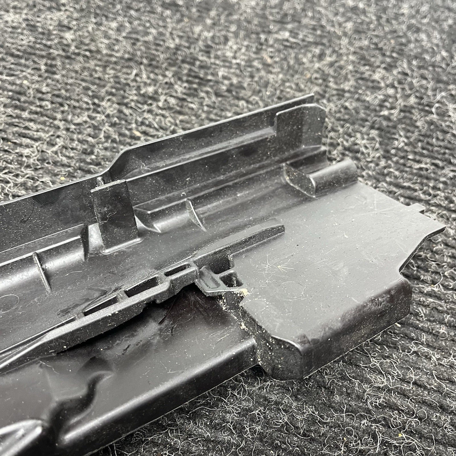 ☑️ BMW E90 Radiator Mount Carrier Left 7524912 OEM 06-11 325 328 330 335 M3