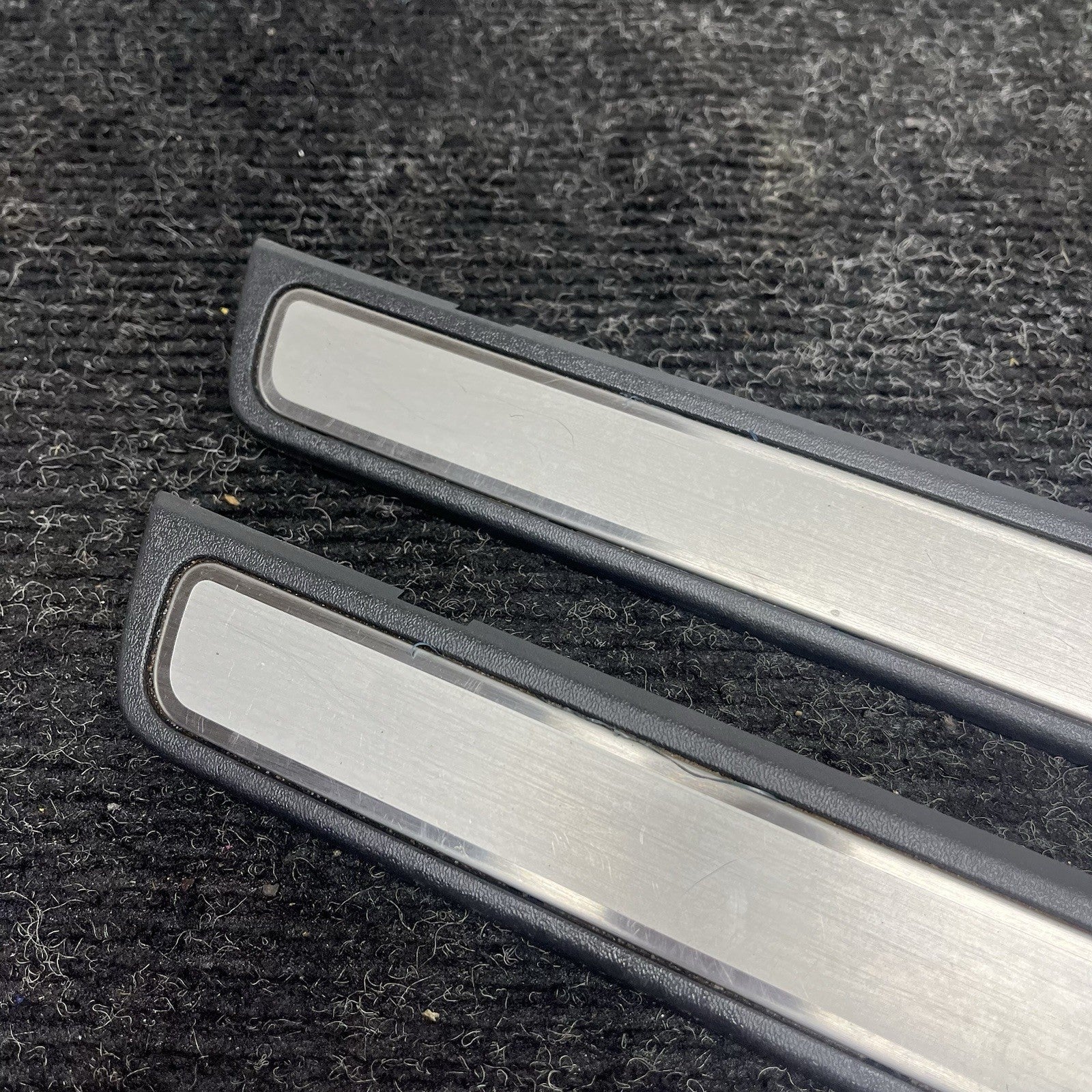 ☑️ 2008-2011 Subaru WRX STi Front Door Sill Trim Scuff Panel PAIR LH RH