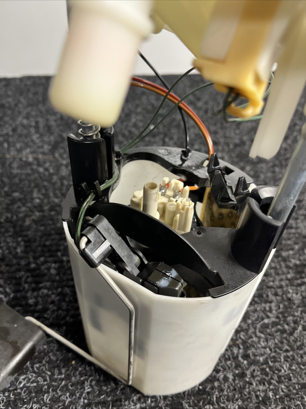 ☑️ 06-13 BMW E82 E88 E90 E91 E92 E93 128I 135I 328I 335I Fuel Pump Sending OEM