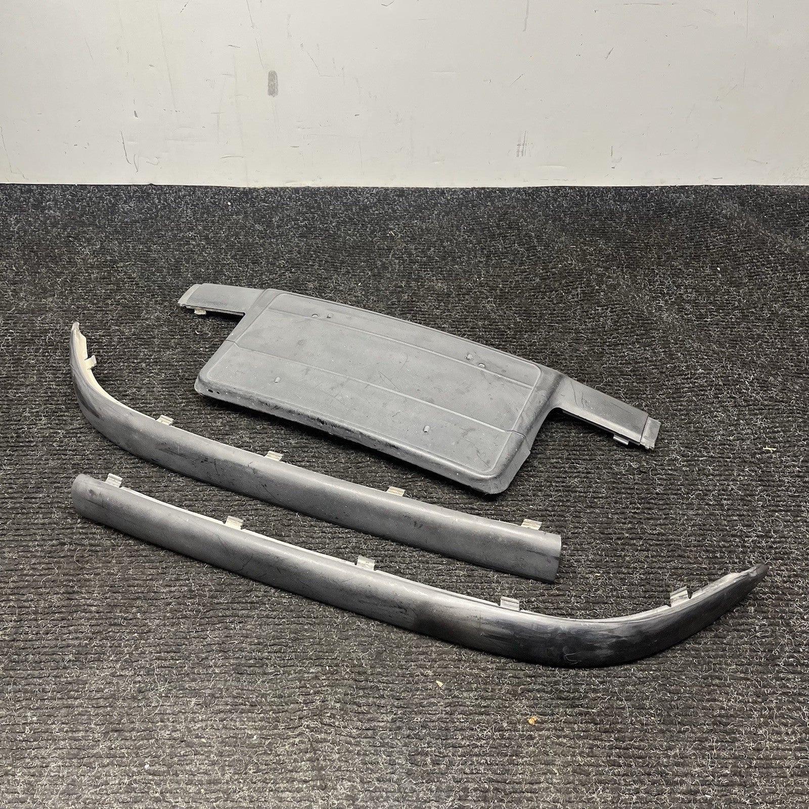 ☑️ 99-05 BMW 325i 330i 318i E46 Sedan Set Of Front Bumper Trim Molding