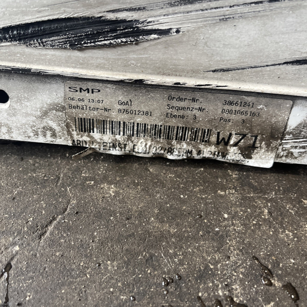 ☑️08-13 OEM BMW E88 E82 135 MSport Left Driver Side Skirt Rocker Panel White
