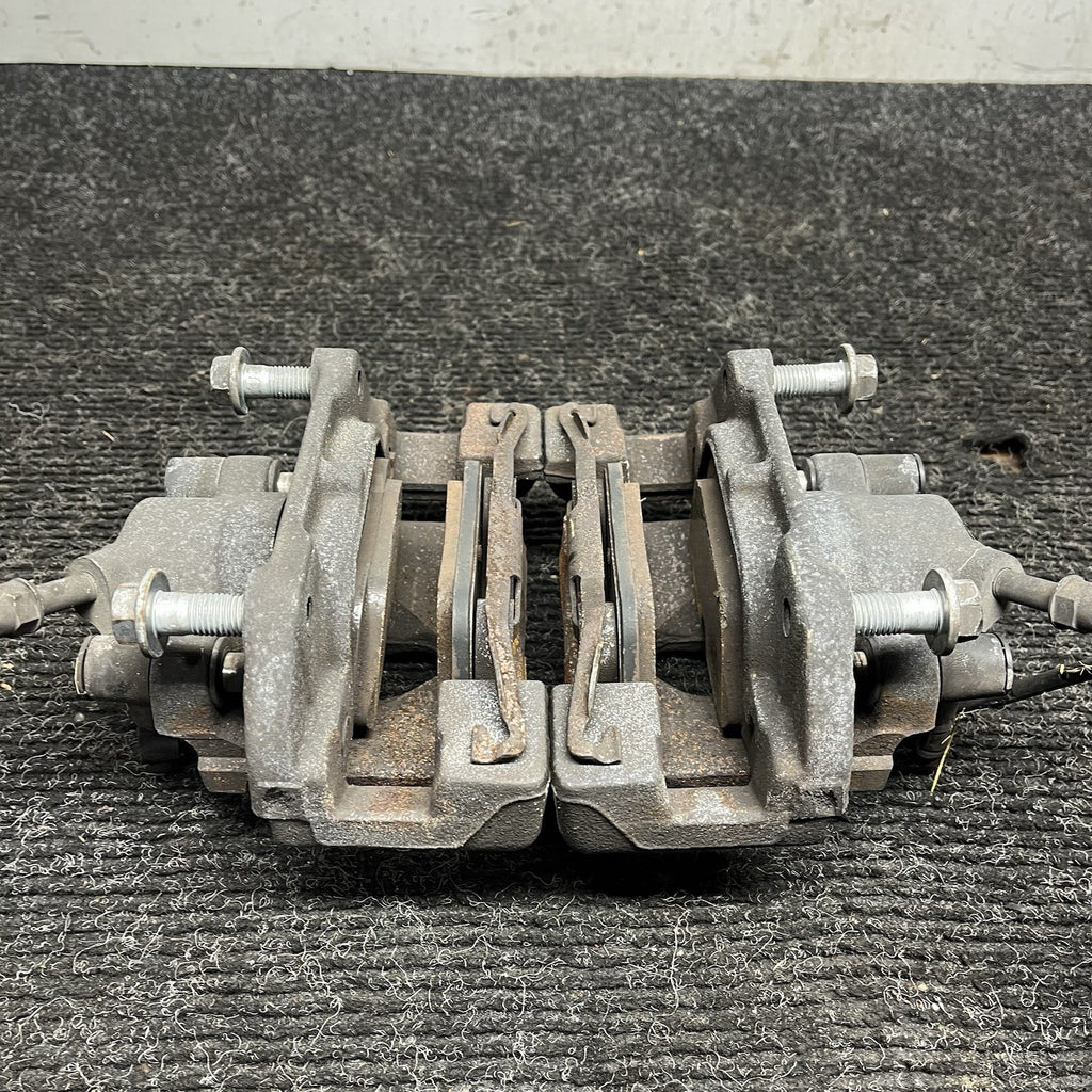 ☑️ 03-05 BMW E85 Z4 RWD SET OF 2 FRONT LEFT & RIGHT BRAKE CALIPER OEM *NOTE*