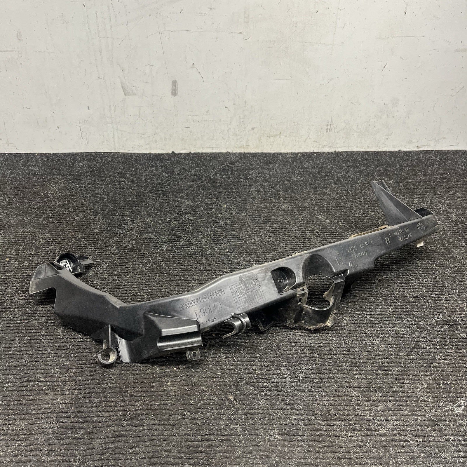 ☑️ 09-11 BMW E90 328i 335d Front Right Headlight Arm Bracket Mount 7138402 OEM