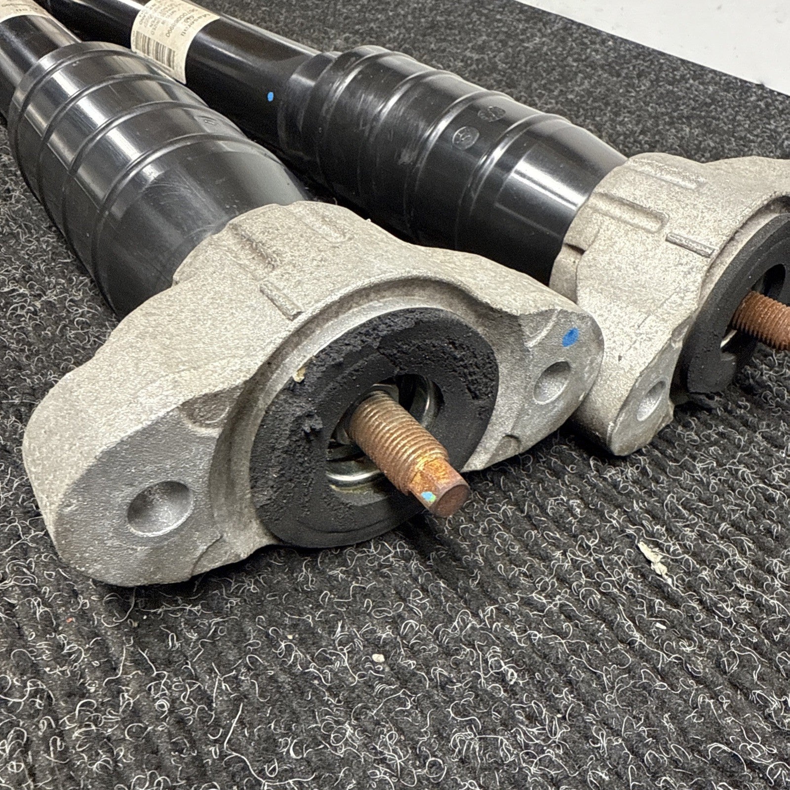 ☑️ 14-19 Maserati Ghibli OEM Left & Right Rear Strut Shock Absorber 0670088990