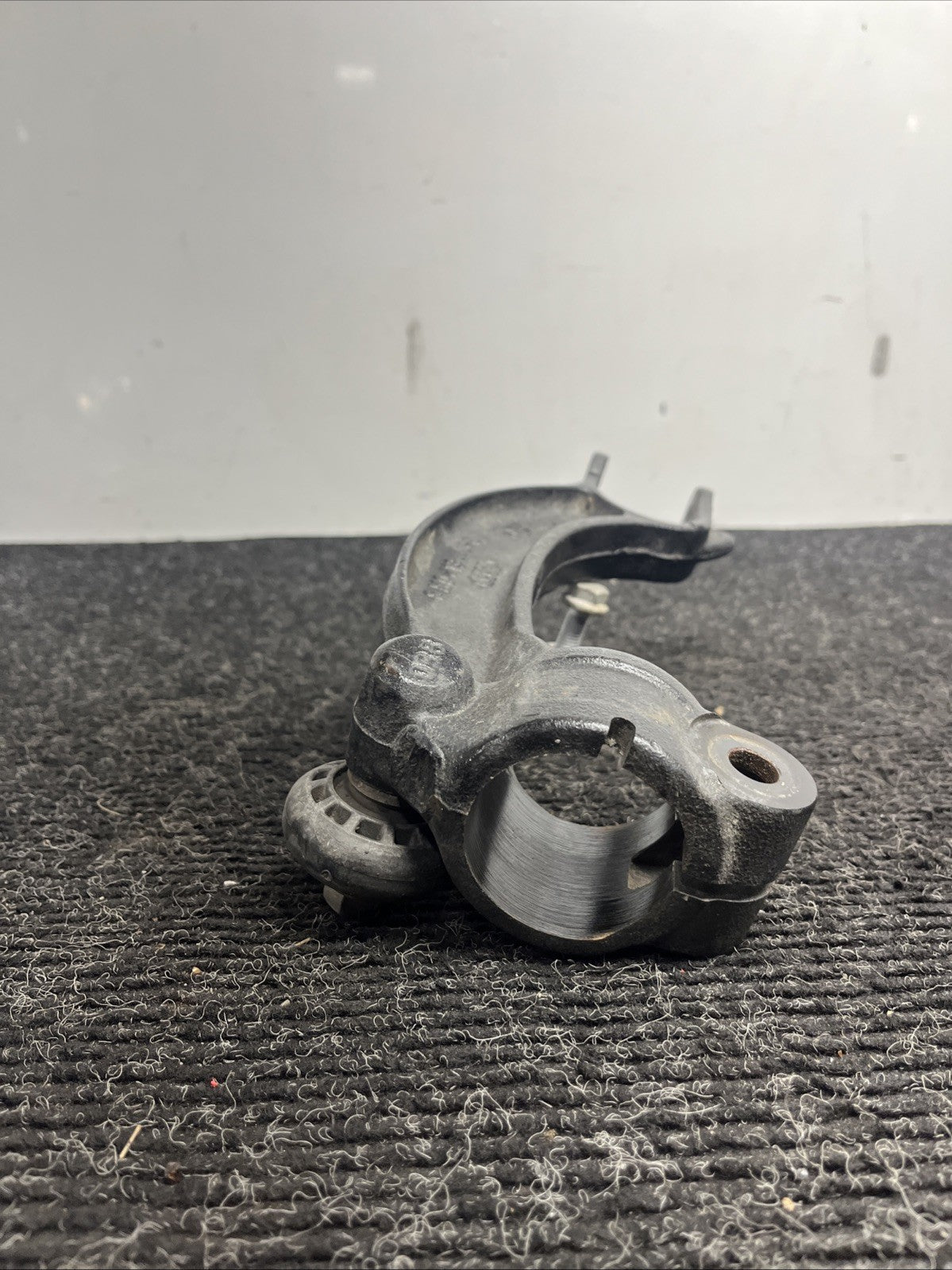 ☑️ 12-18 OEM Audi A6 A7 S6 S7 Front Right Passenger Side Strut Fork Mount