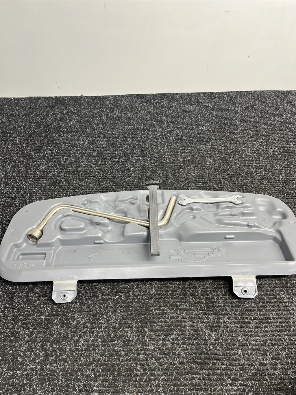 ☑️ 01-06 BMW E46 CONVERTIBLE SPARE TIRE TOOL KIT W CASE 1096200 OEM