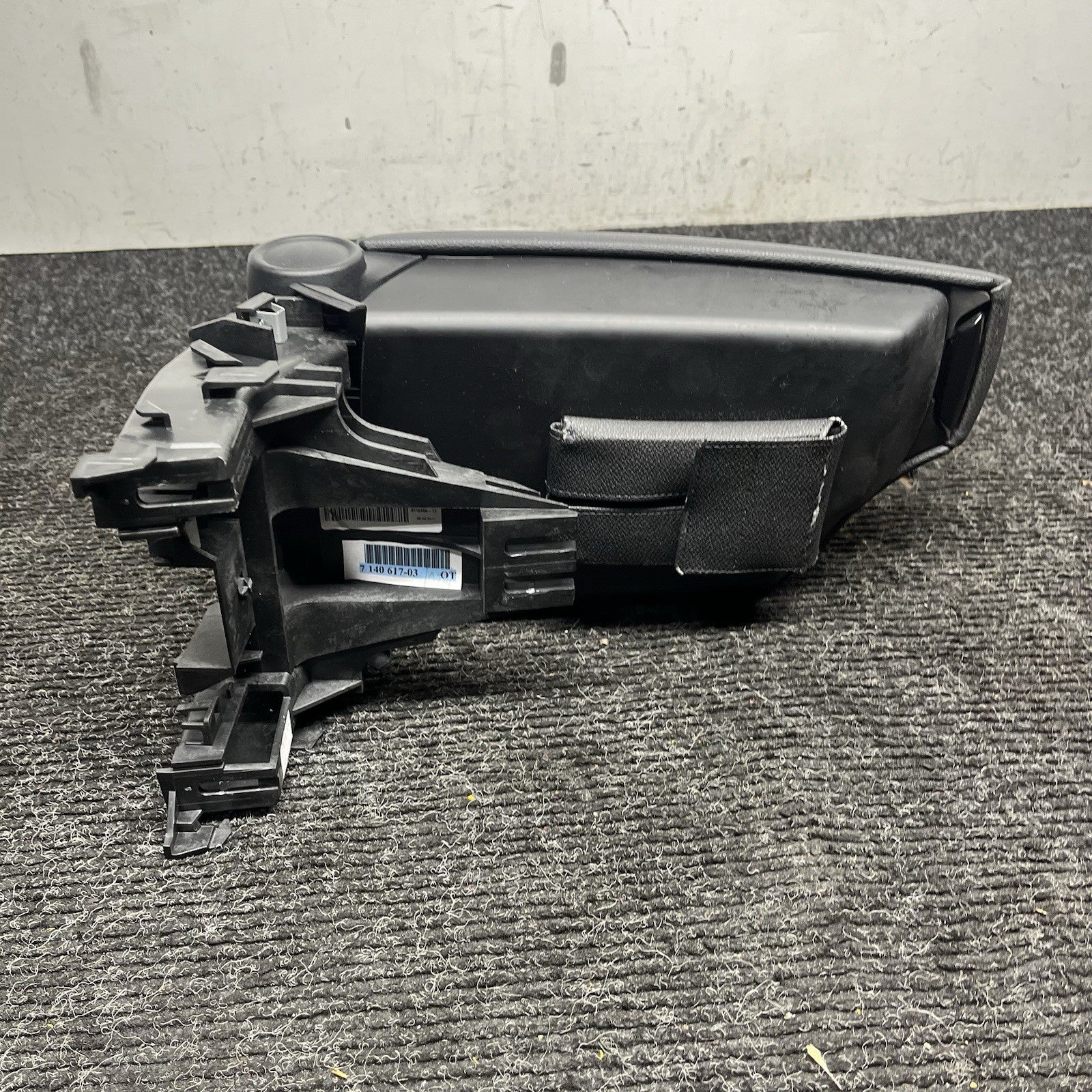 ☑️ 08-13 OEM BMW E88 E82 Center Console Armrest Tray Black Leather