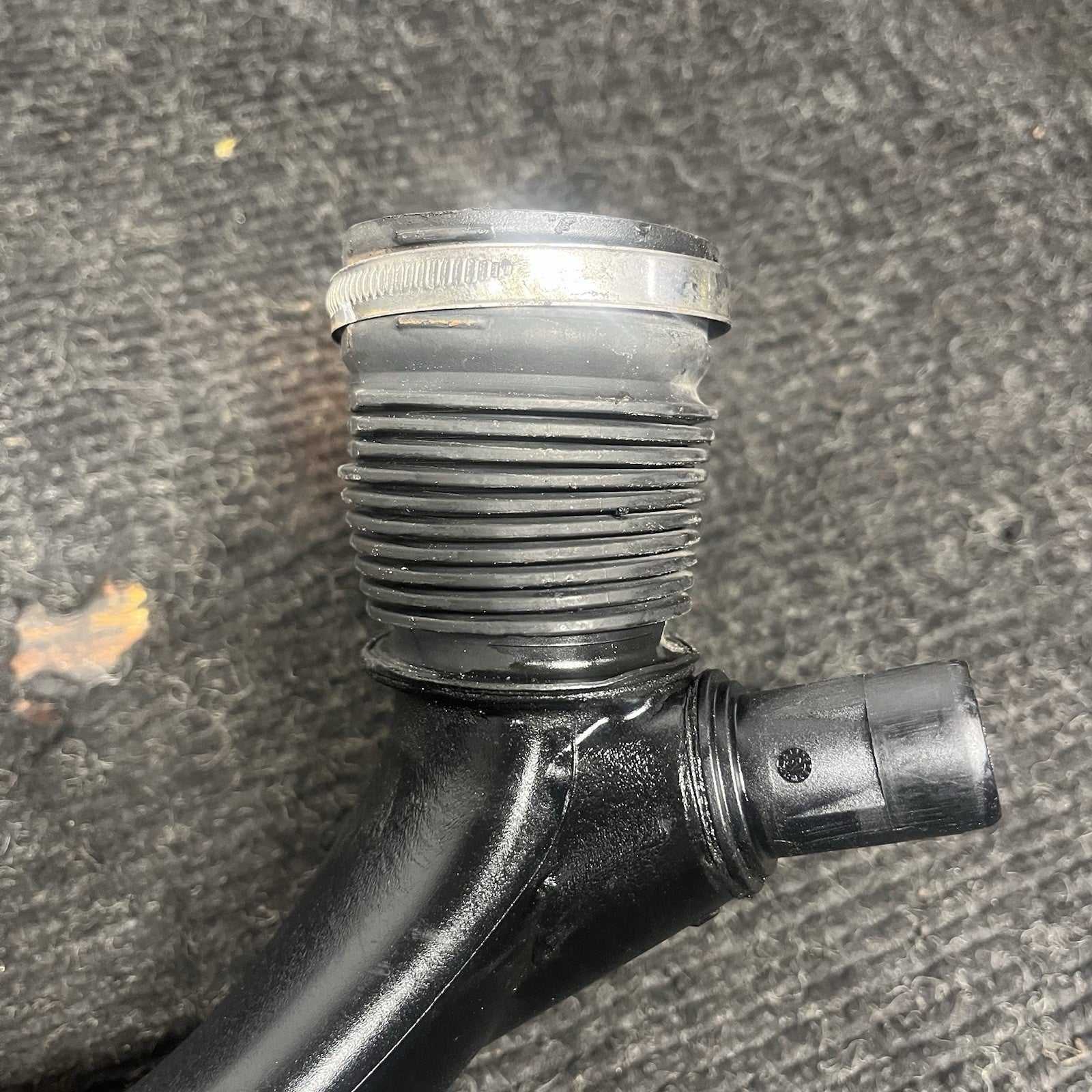 ☑️ BMW E90 335xi Air Intake Pipe Duct Induction Tube Front Engine N54 OEM