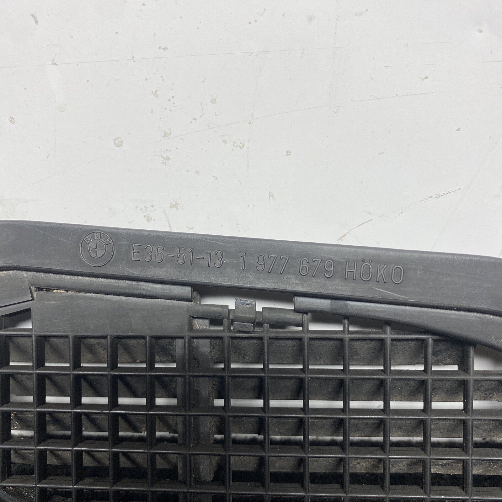 ☑️1991-1999 BMW E36 3 Series Exterior Hood Center Bonnet Cowl Grille OEM 1977679