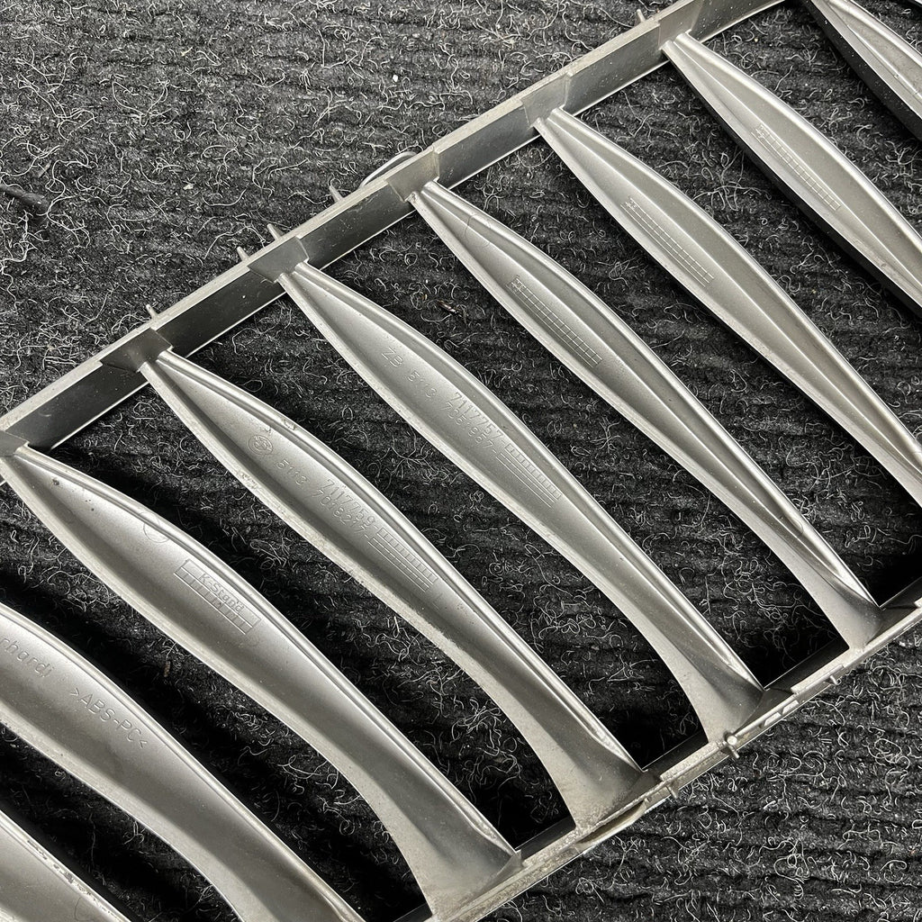 ☑️ 2003-2008 BMW Z4 Left Driver Side Grille Set OEM - 51137018218 W 7117757