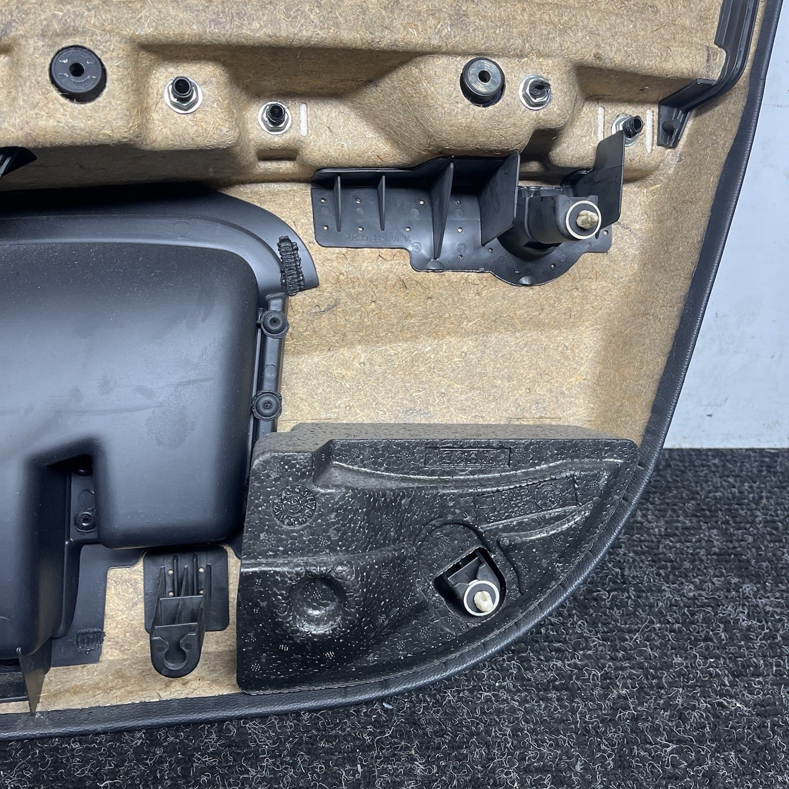 ☑️ 06-12 BMW E90 E91 OEM Driver Front Side Door Panel Cart Leather Black
