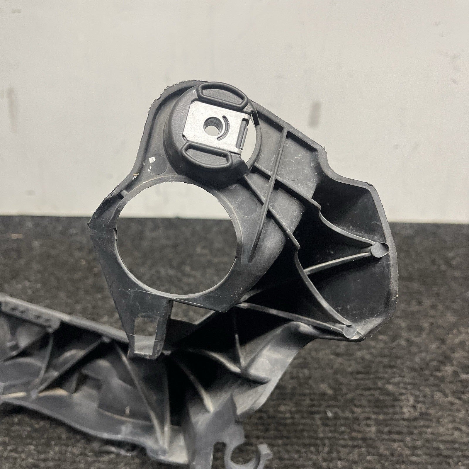 ☑️ 07-10 OEM BMW E92 E93 328 335 Right Passenger Headlight Bracket Carrier Mount