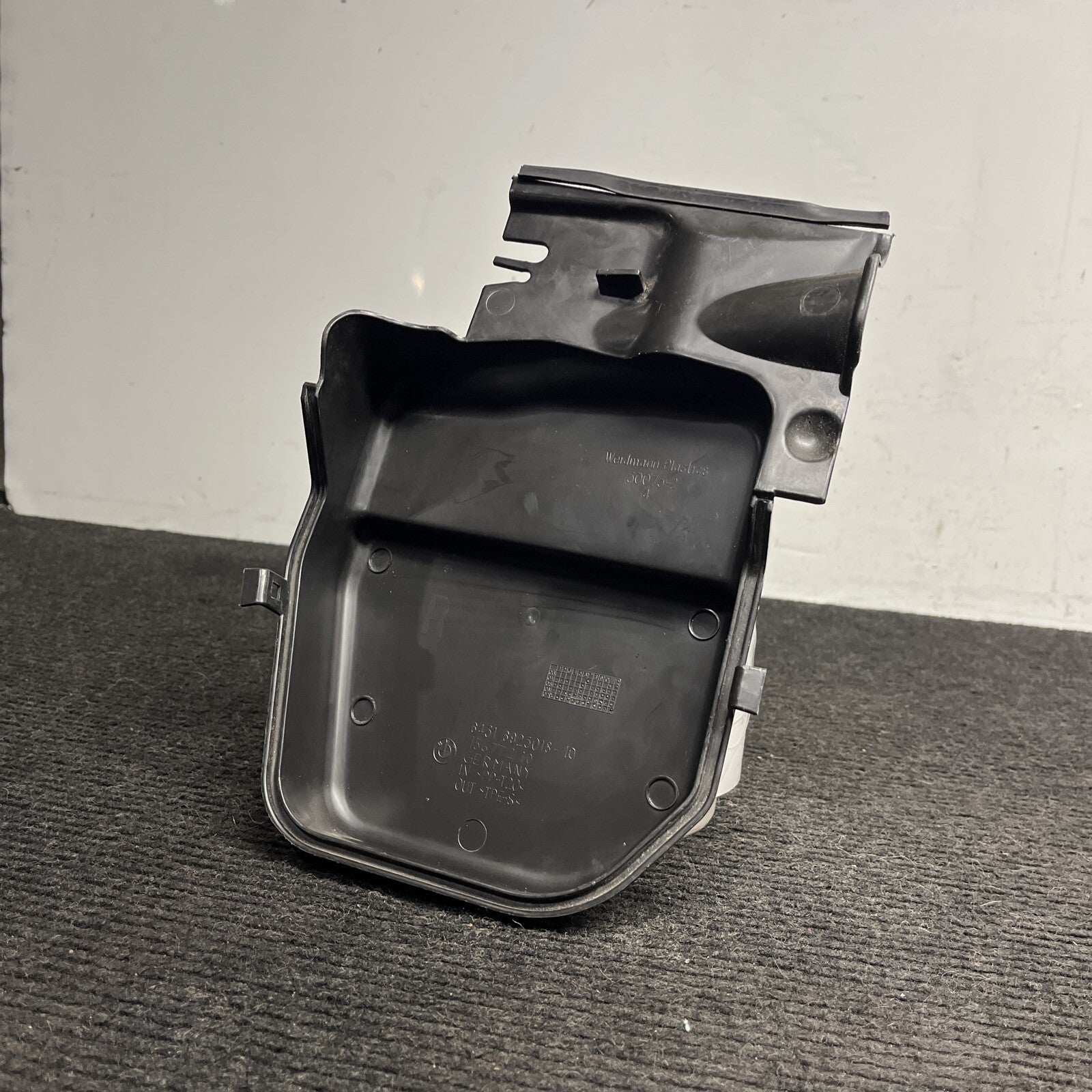 ☑️ 06-13 BMW E90 E92 RIGHT PASSENGER CABIN AIR DUCT HOUSING COVER OEM 6925018