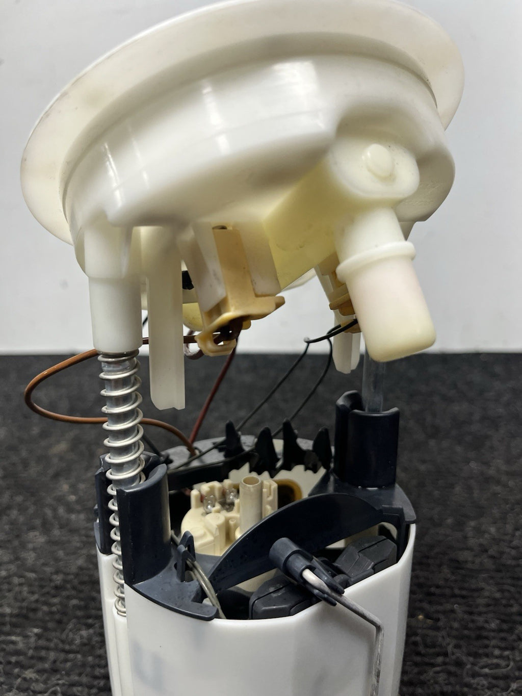 ☑️ 06-13 BMW E90 E84 E82 E88 E92 128i 135i 335i X1 Right Fuel Pump Assembly OEM