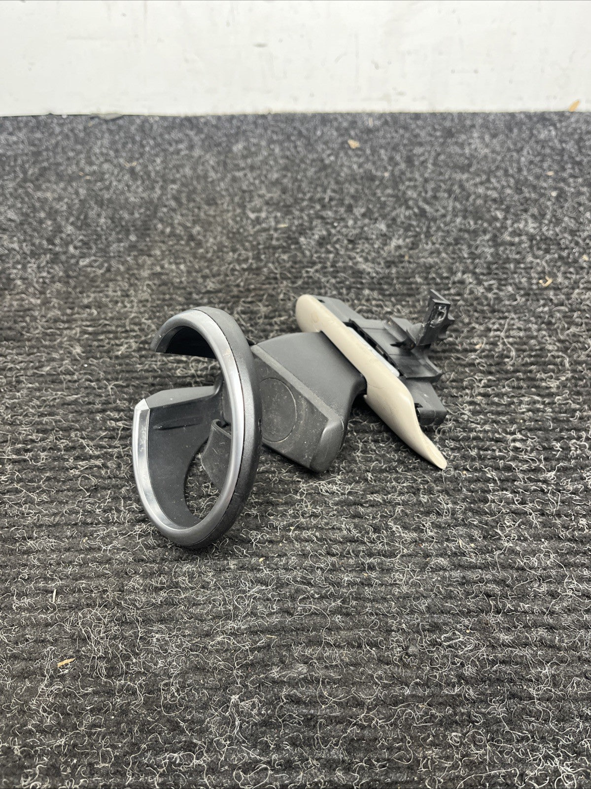 ☑️ 08-13 BMW E82 E88 FRONT CONSOLE CUPHOLDER CUP CAN w/ HOLDER 9122655 OEM