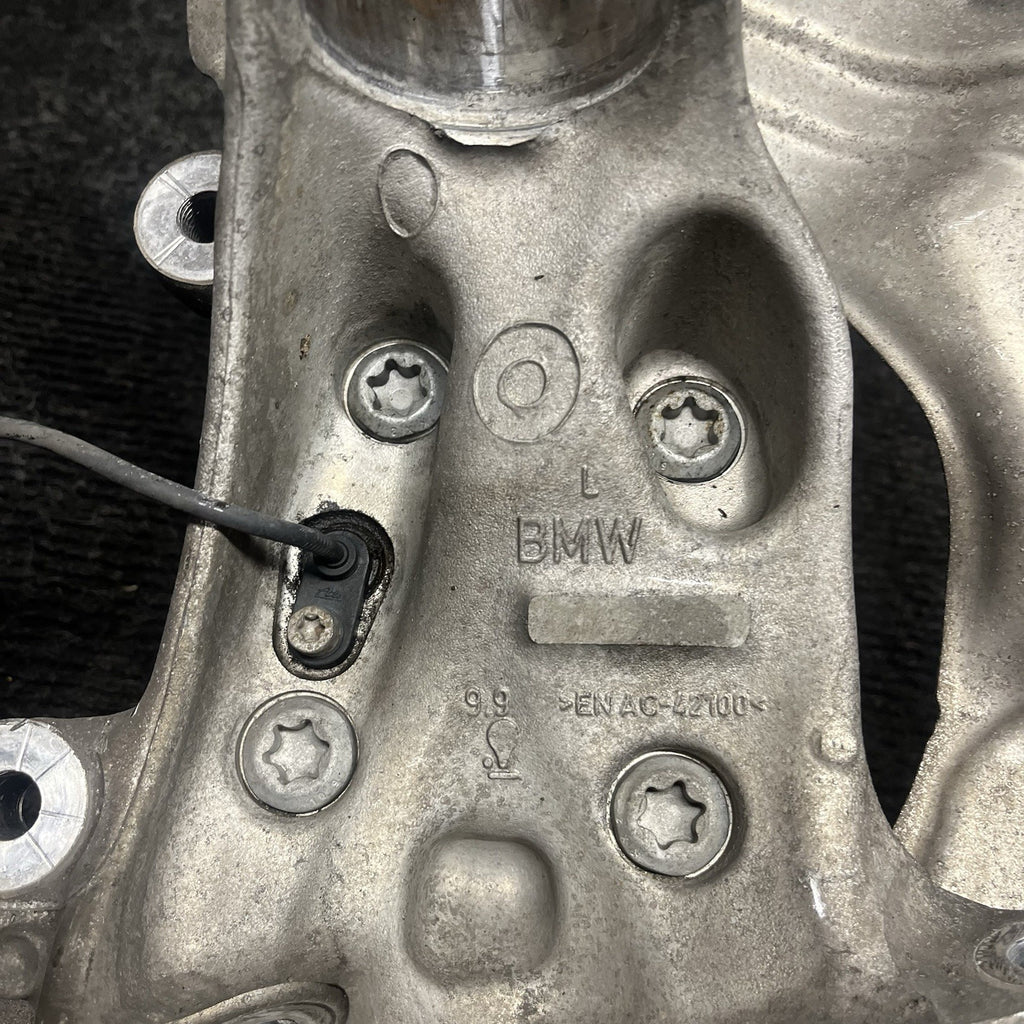 ☑️ 14-17 BMW F22 F23 M235i Front Left Driver Spindle Knuckle Hub RWD OEM