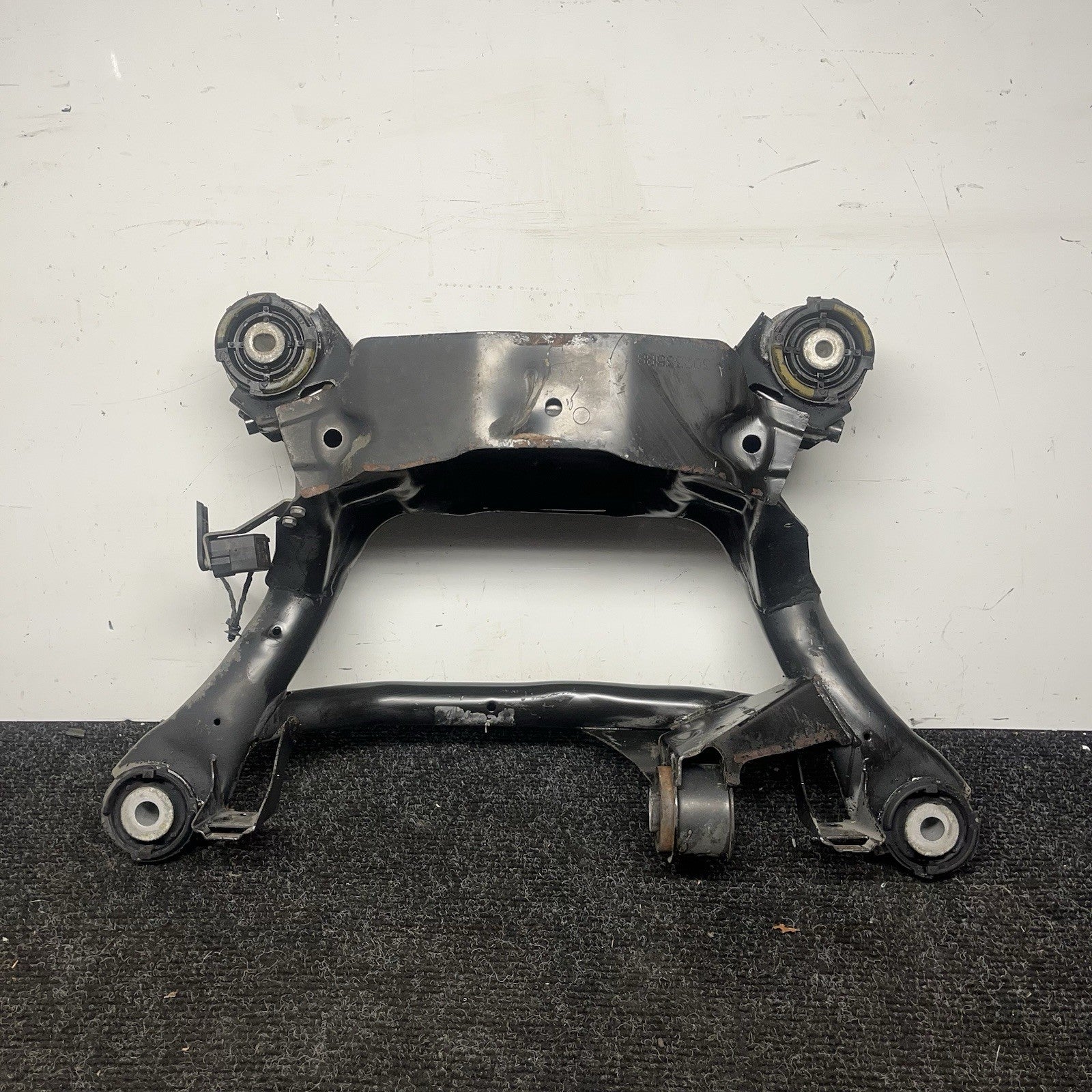 ☑️ 2003-2008 BMW E85 Z4 Convertible Rear Axle Subframe Crossmember Carrier OEM