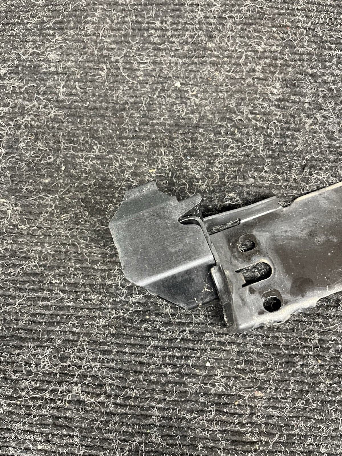 ☑️ OEM BMW E82 E88 E90 E92 E93 335 M3 Radiator Support Left Plate Bracket Mount