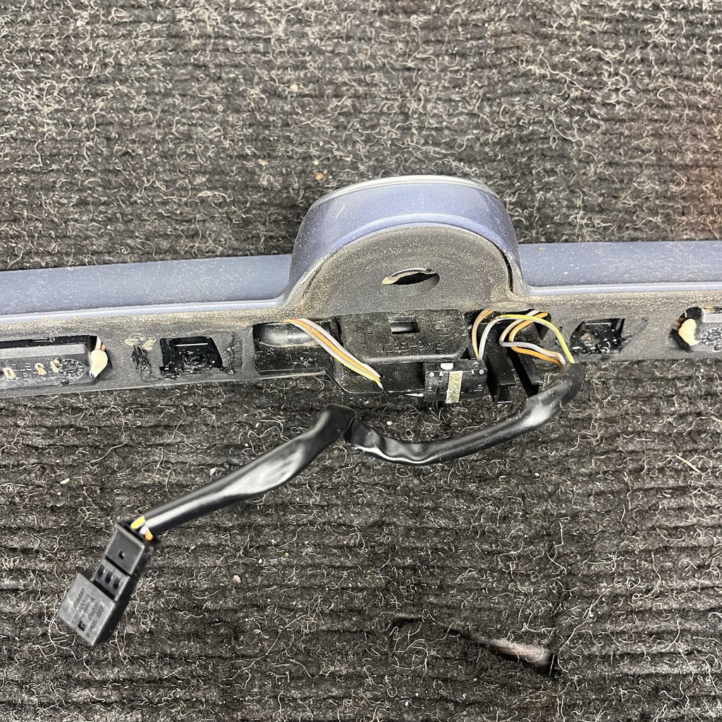☑️ 04-06 BMW E46 325Ci 330Ci Convertible Trunk Lid Handle Trim License Light OEM
