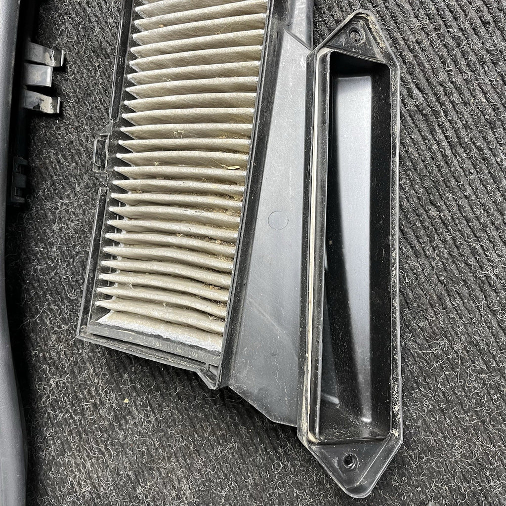 ☑️ 2006-2013 OEM BMW E90 E92 E93 335i Cabin Air Filter Cowl Housing Set